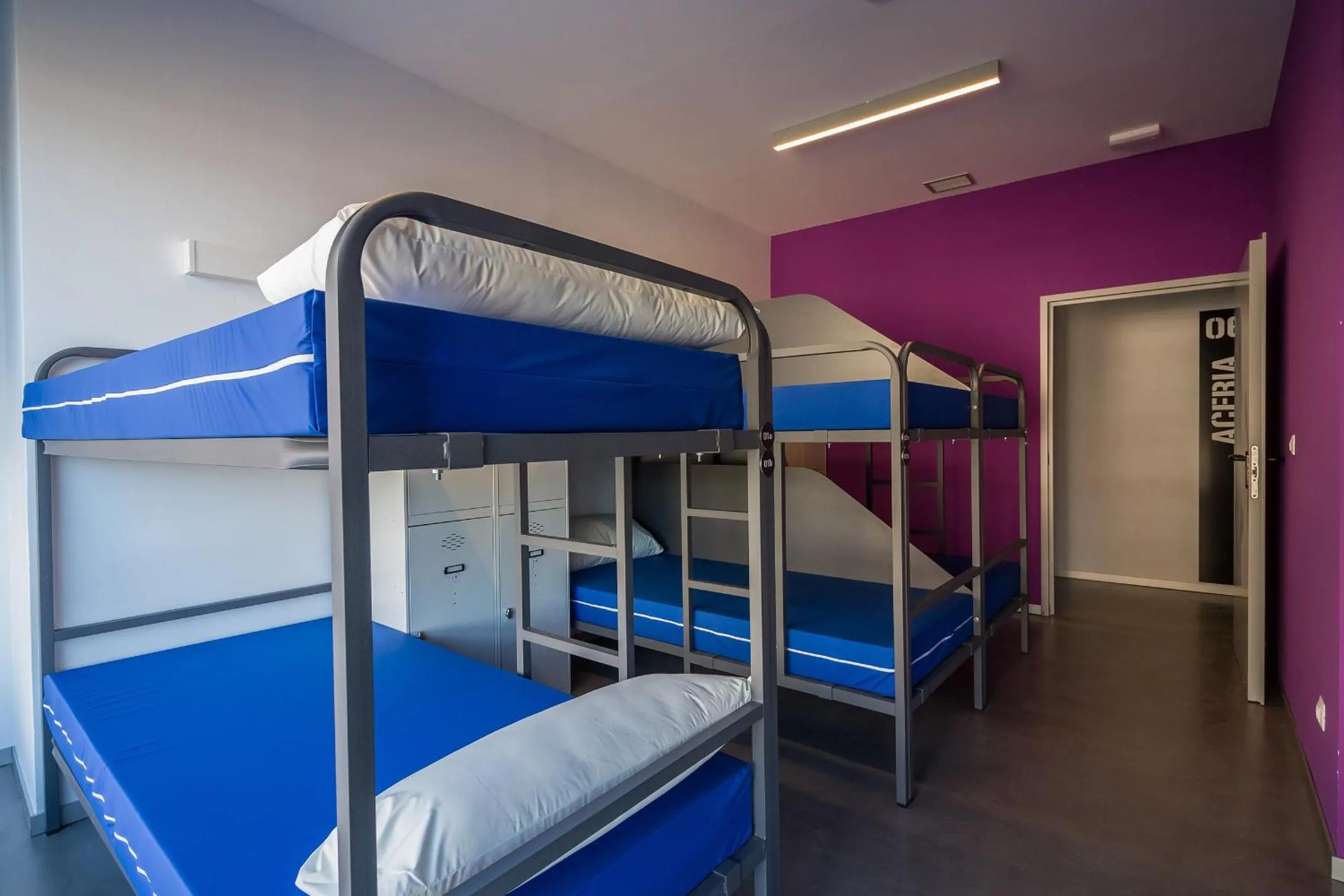 Photo of the whole room, Bed in All Iron Hostel