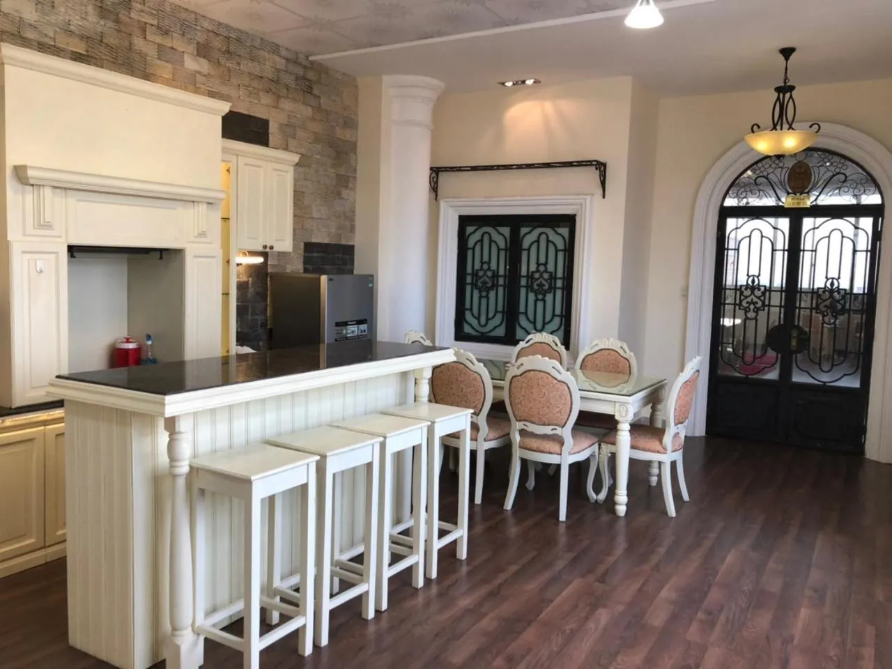 Dining area in Bideco Hotel