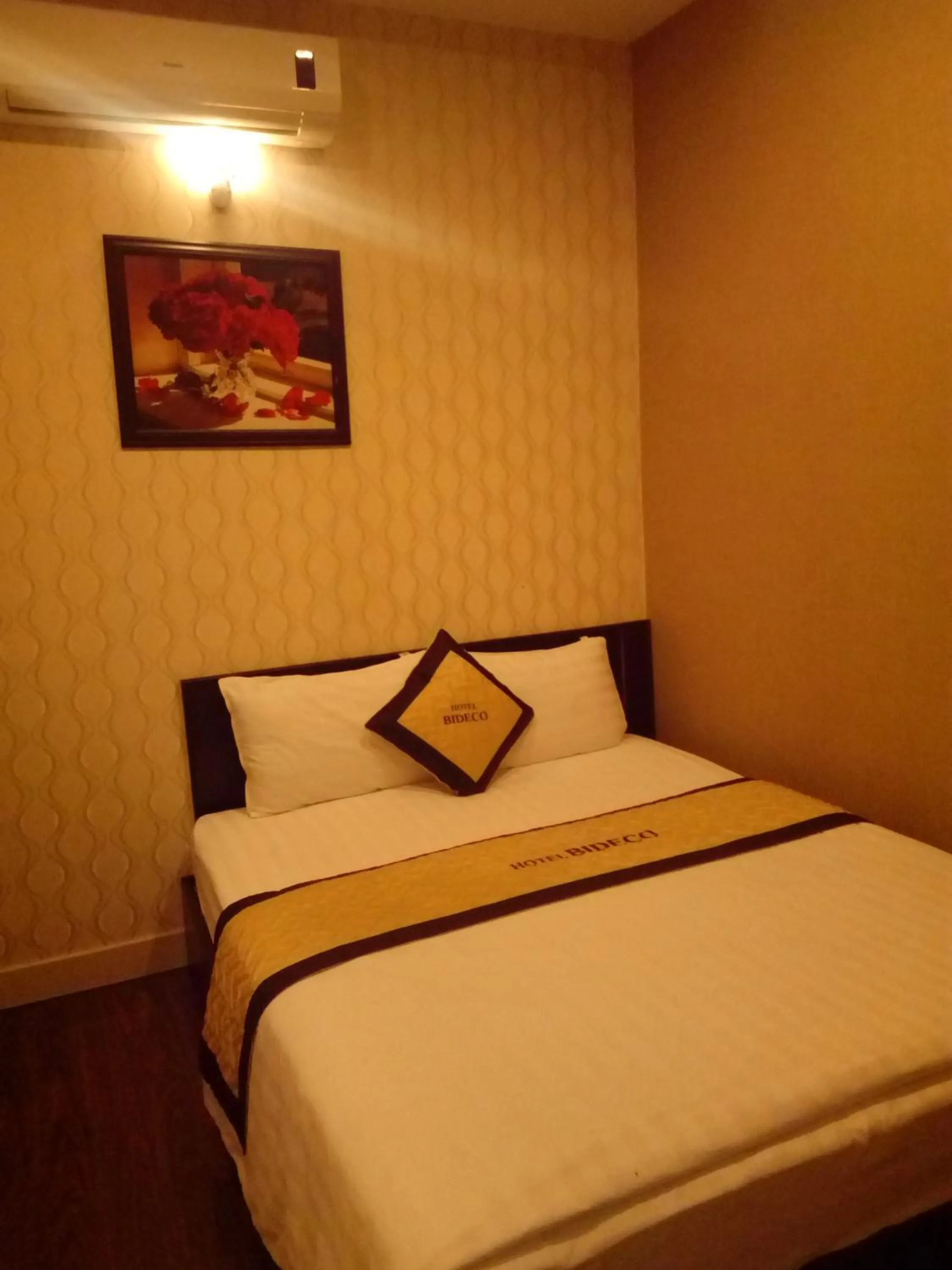Photo of the whole room, Bed in Bideco Hotel