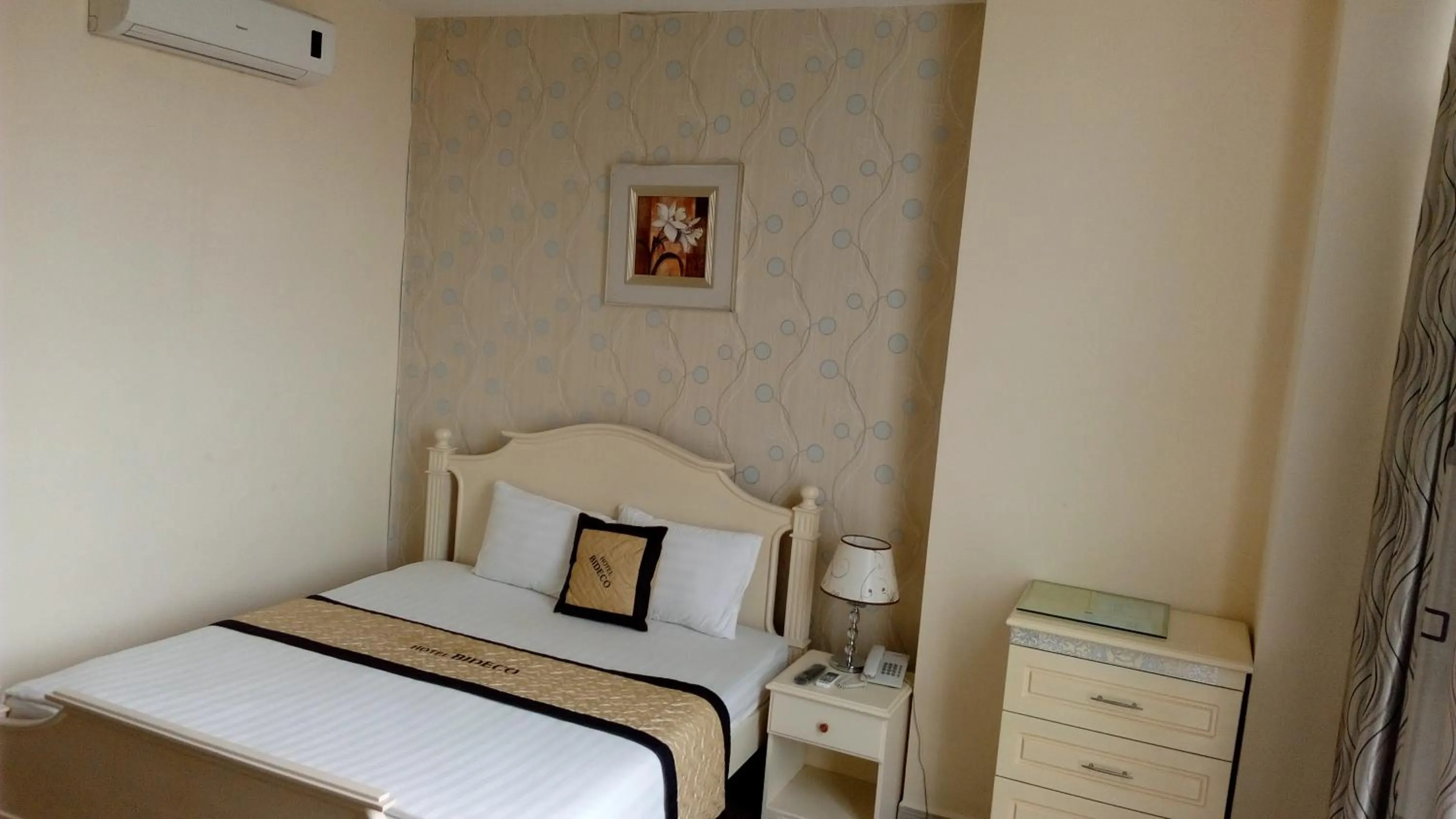 Photo of the whole room, Bed in Bideco Hotel