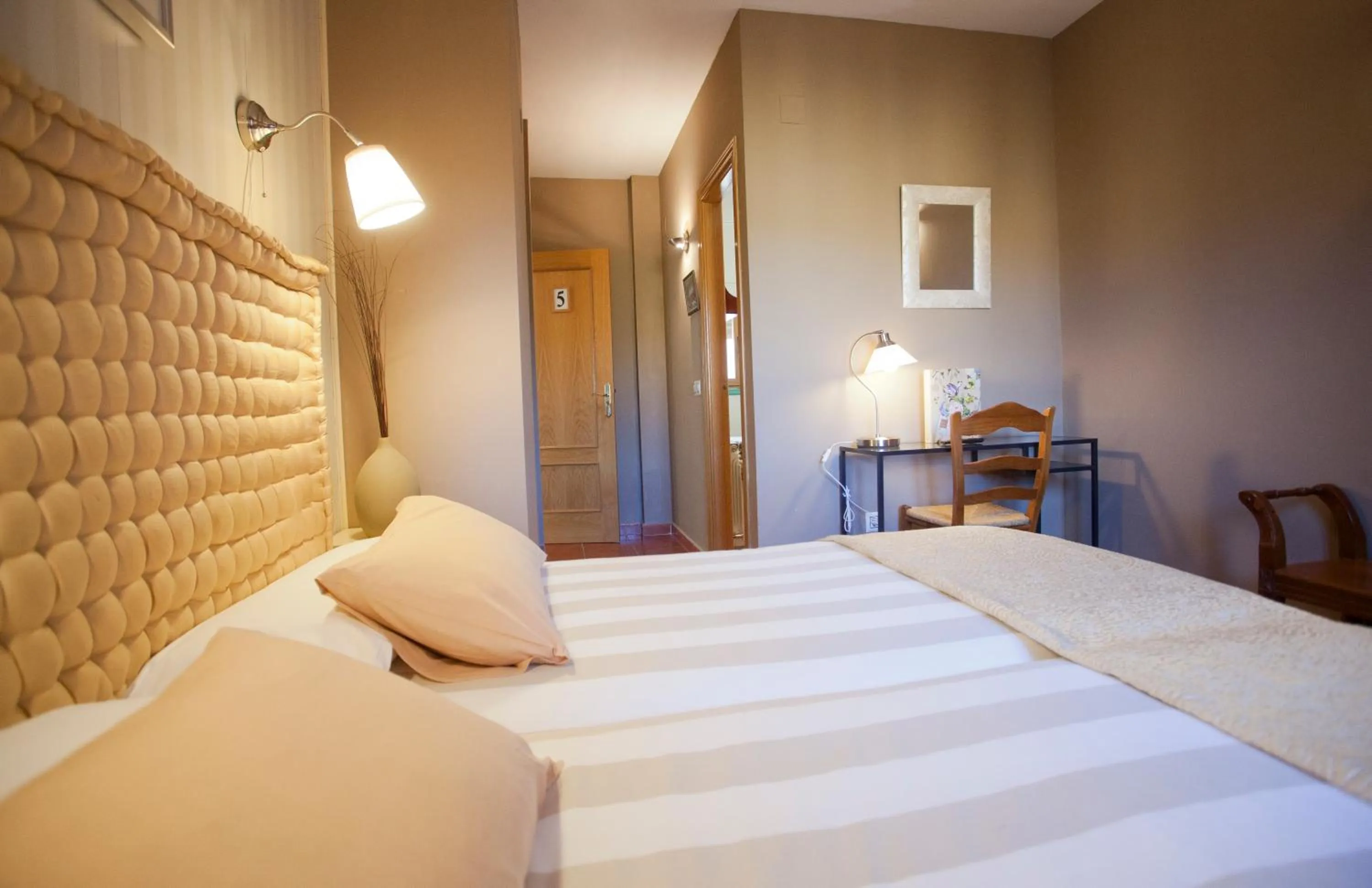 Decorative detail, Bed in Hotel Rural El Yantar de Gredos