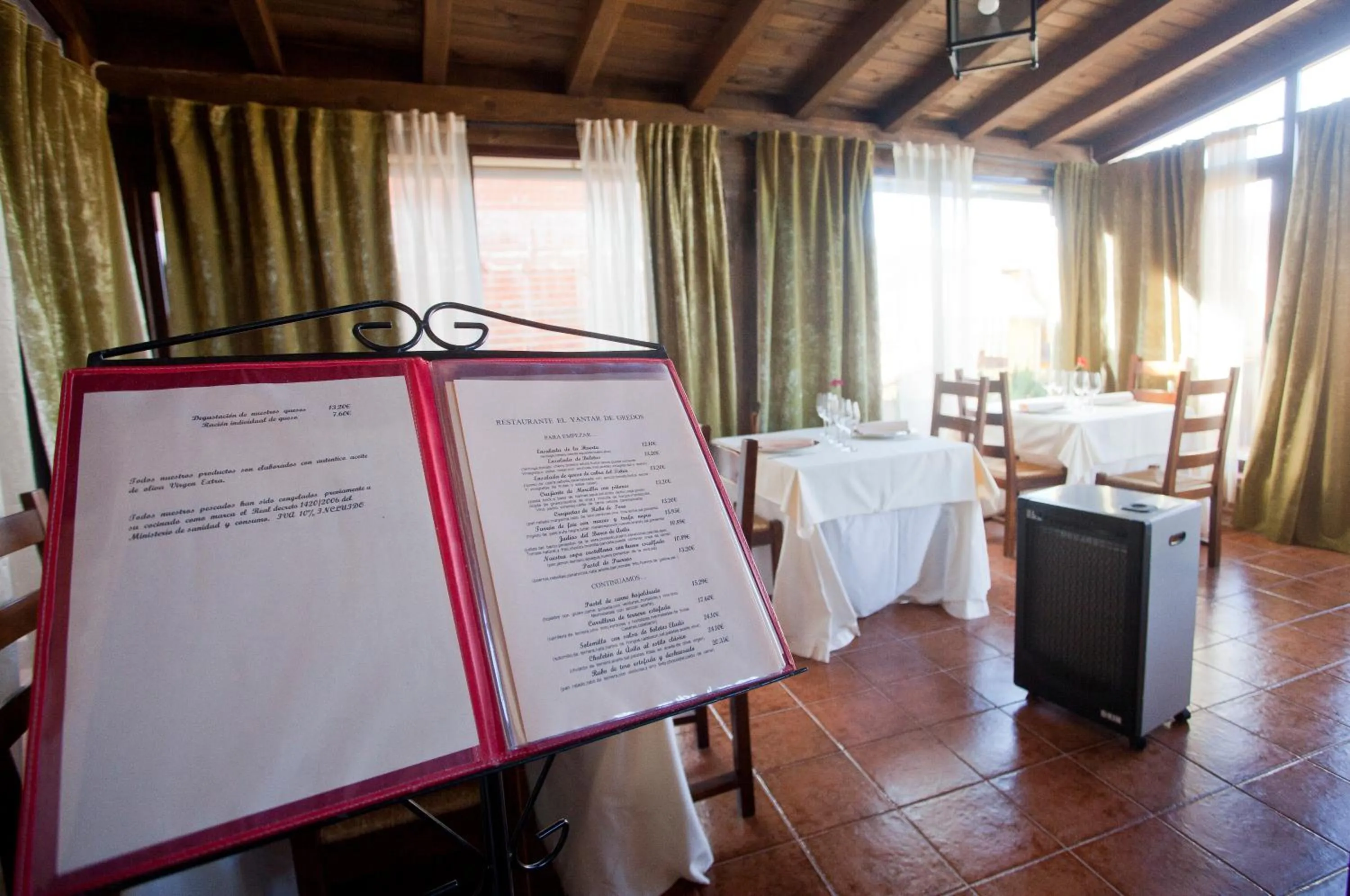 Restaurant/places to eat in Hotel Rural El Yantar de Gredos