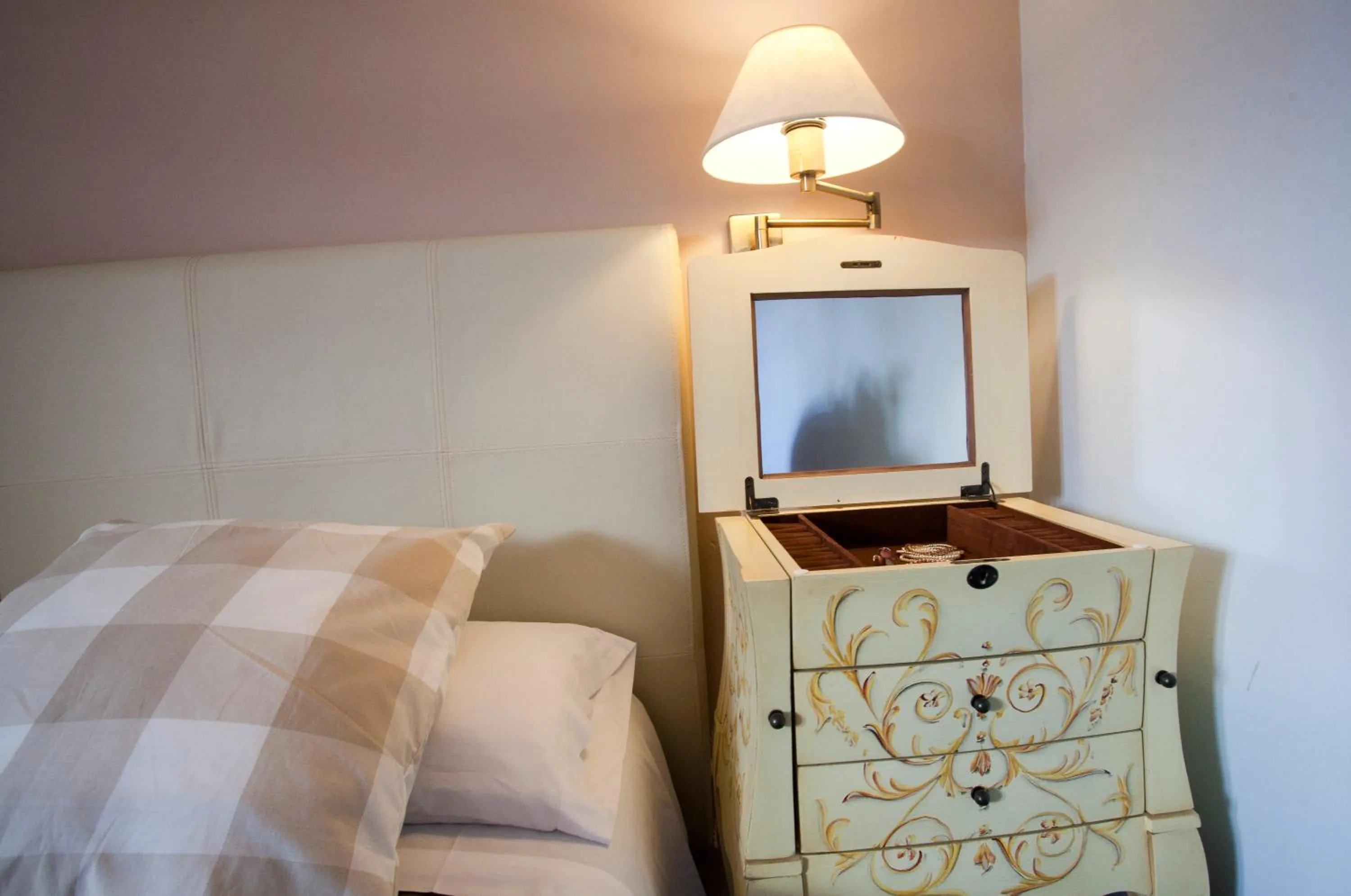 Decorative detail, Bed in Hotel Rural El Yantar de Gredos