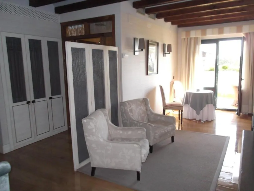 Seating area in Hotel Termal Abadia de Los Templarios