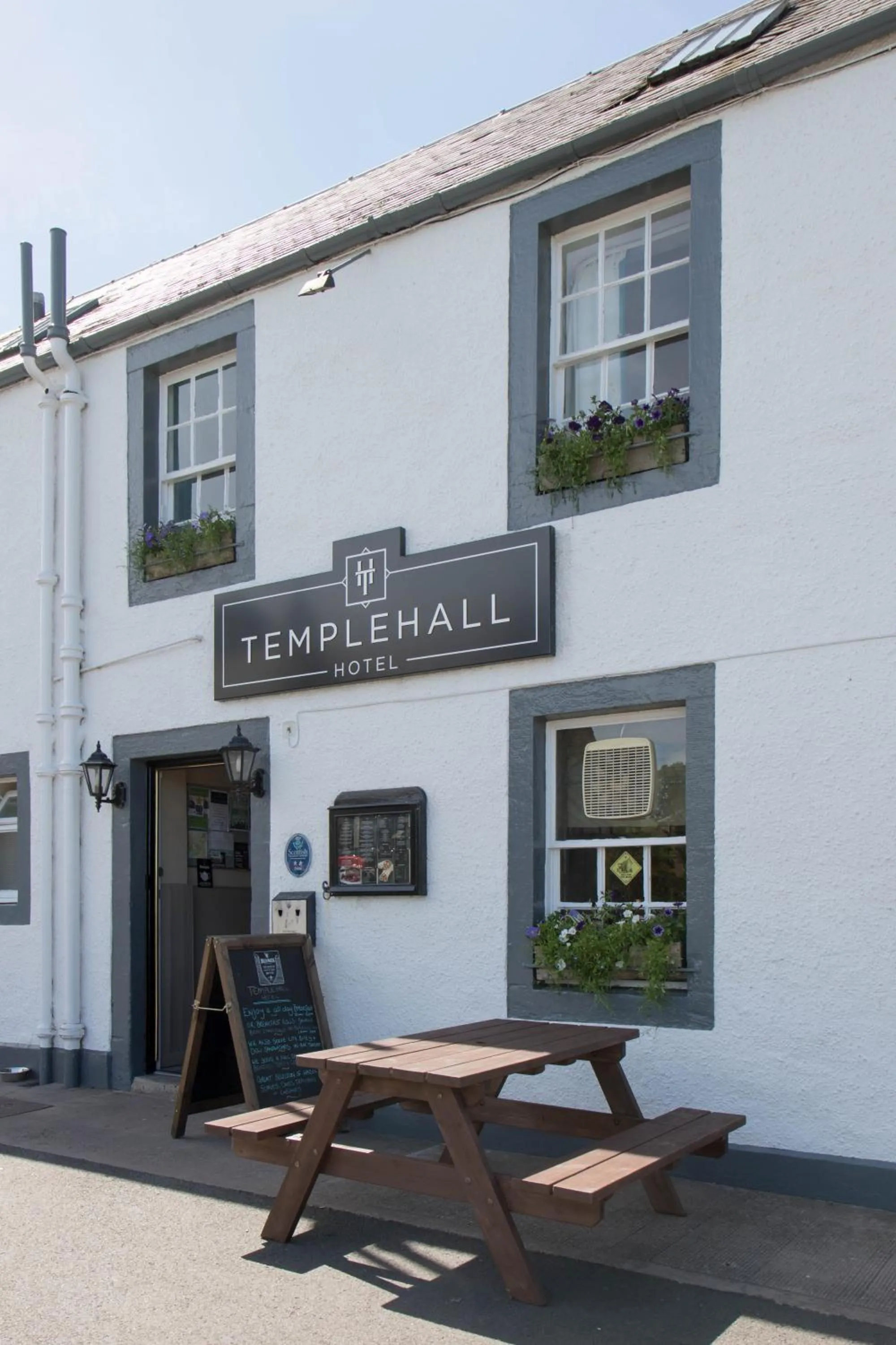 Facade/entrance in Templehall Hotel
