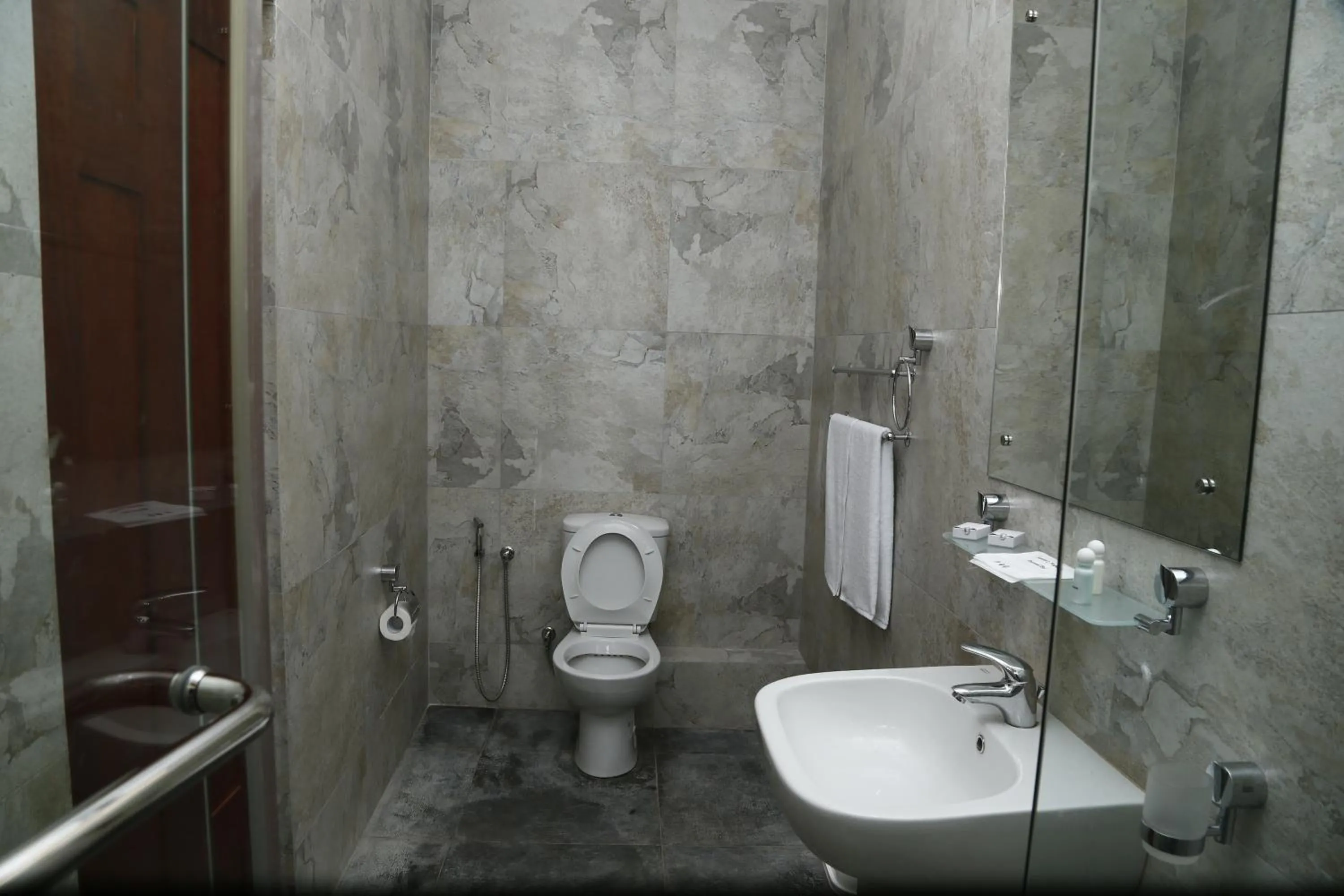 Bathroom in Cirute' Talwatte, Kandy