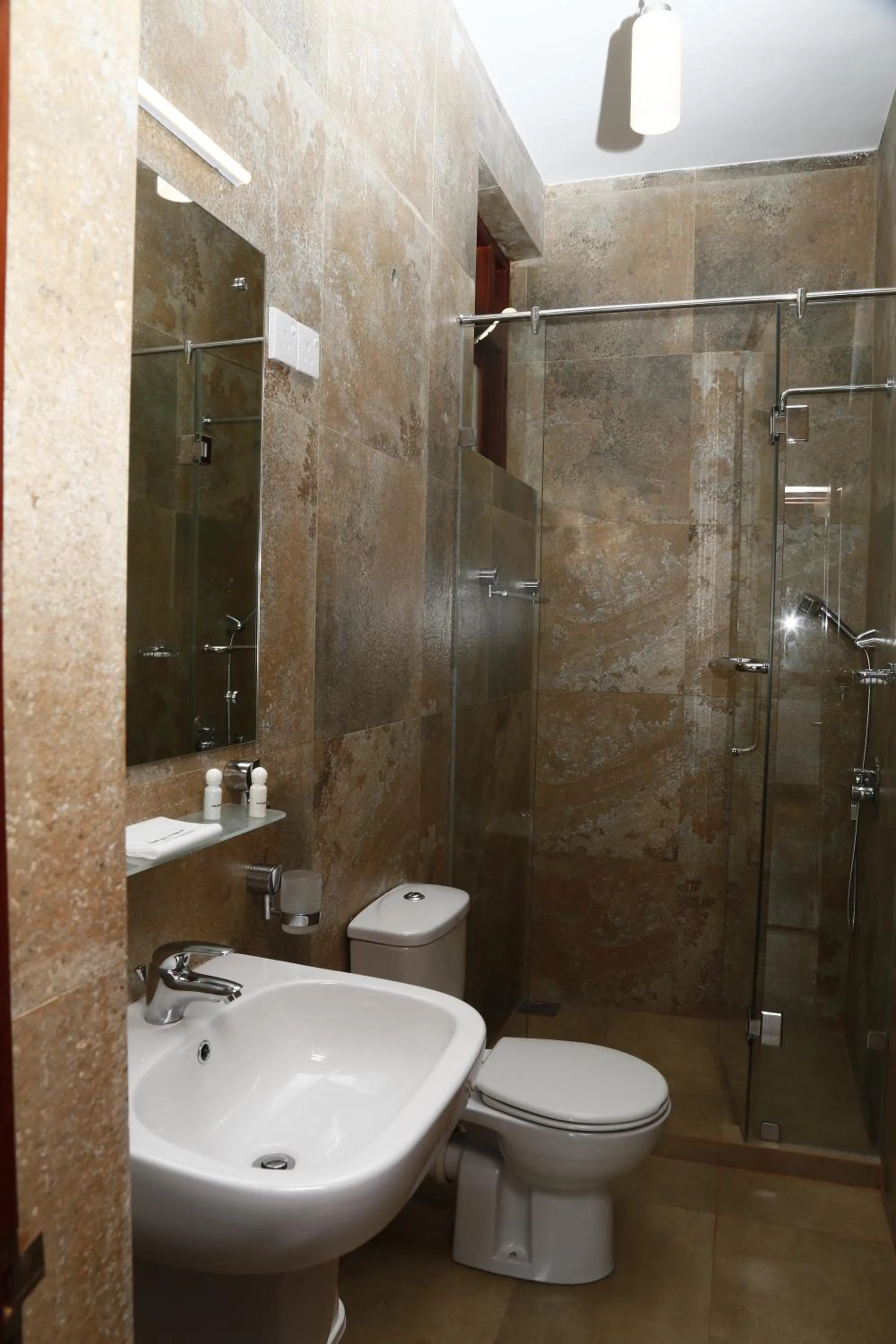 Bathroom in Cirute' Talwatte, Kandy