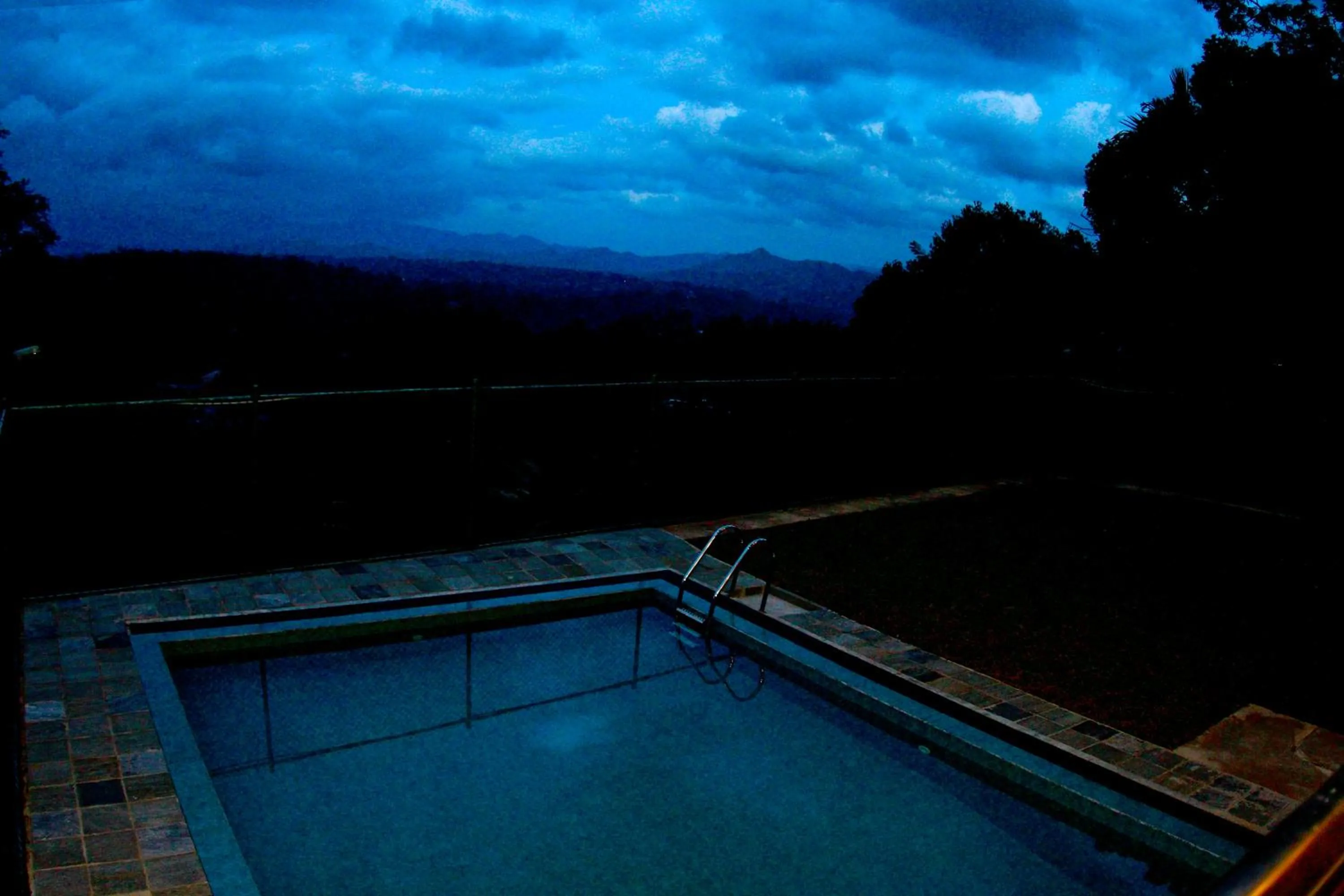 Pool view in Cirute' Talwatte, Kandy