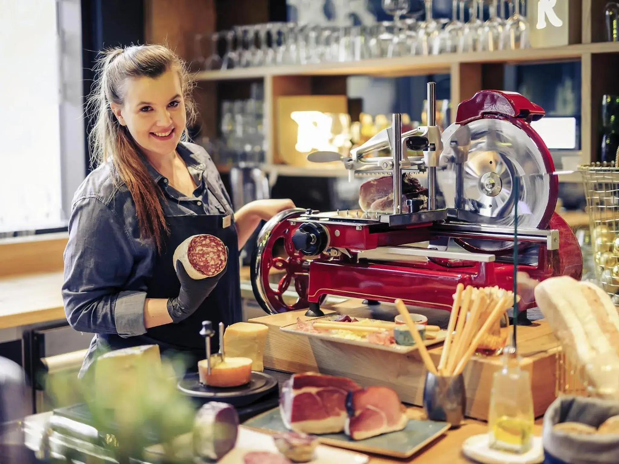 Lounge or bar in MERCURE Hotel Berlin Wittenbergplatz Lounge or bar in MERCURE Hotel Berlin Wittenbergplatz