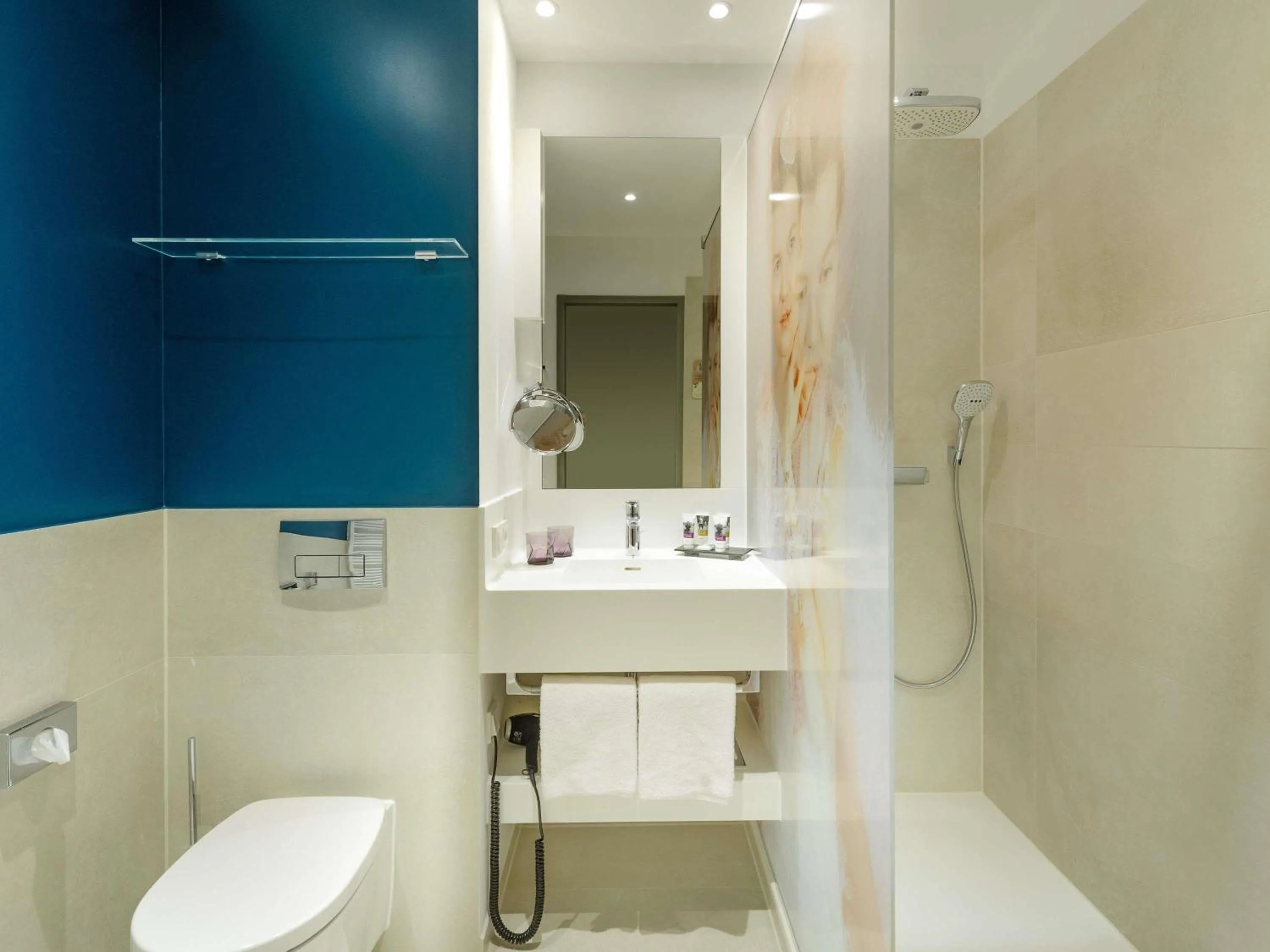 Bedroom in MERCURE Hotel Berlin Wittenbergplatz