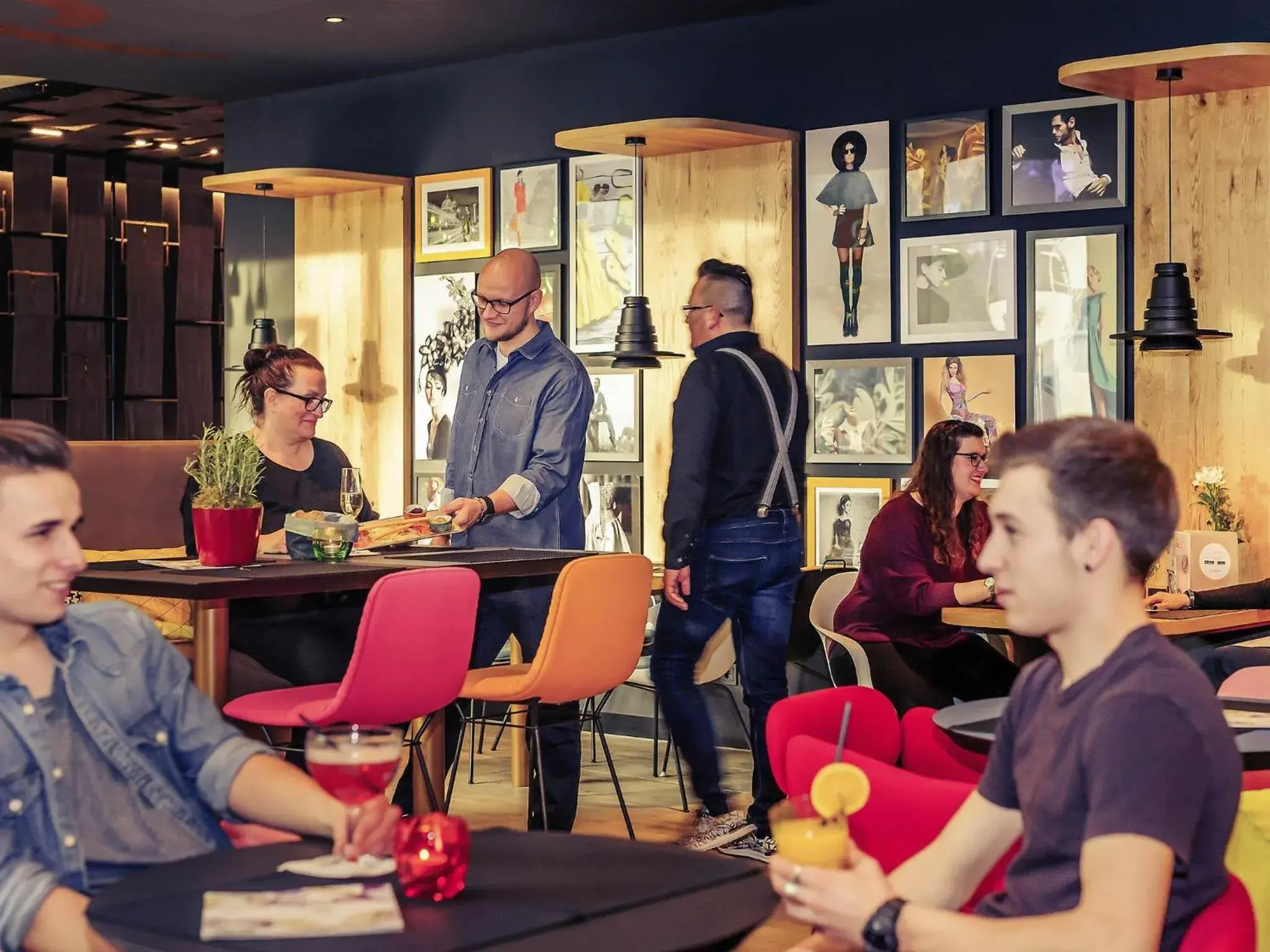 Lounge or bar in MERCURE Hotel Berlin Wittenbergplatz Lounge or bar in MERCURE Hotel Berlin Wittenbergplatz