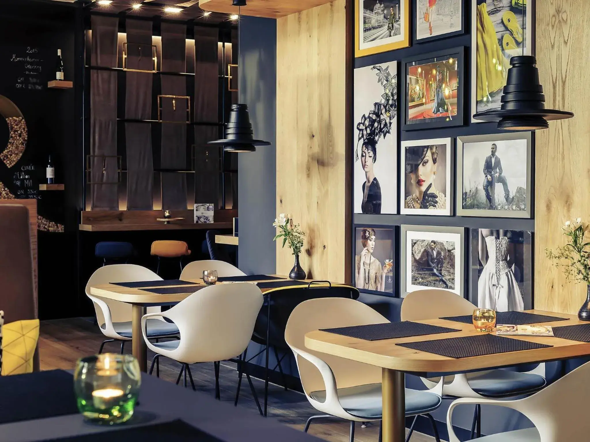 Lounge or bar in MERCURE Hotel Berlin Wittenbergplatz Lounge or bar in MERCURE Hotel Berlin Wittenbergplatz