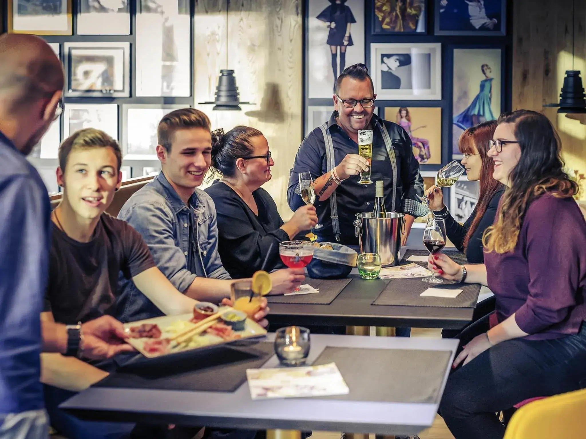 Lounge or bar in MERCURE Hotel Berlin Wittenbergplatz Lounge or bar in MERCURE Hotel Berlin Wittenbergplatz