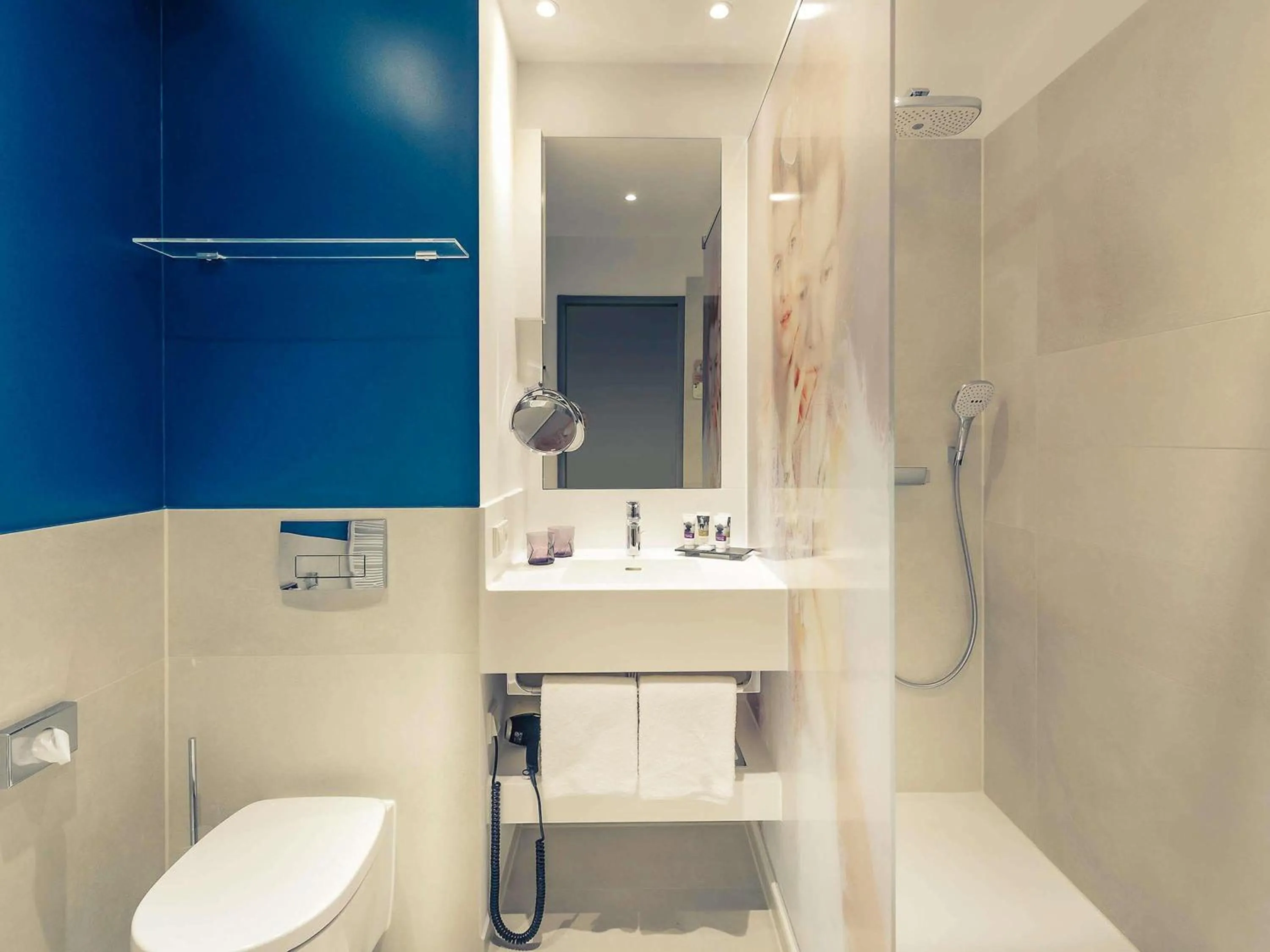 Bedroom in MERCURE Hotel Berlin Wittenbergplatz