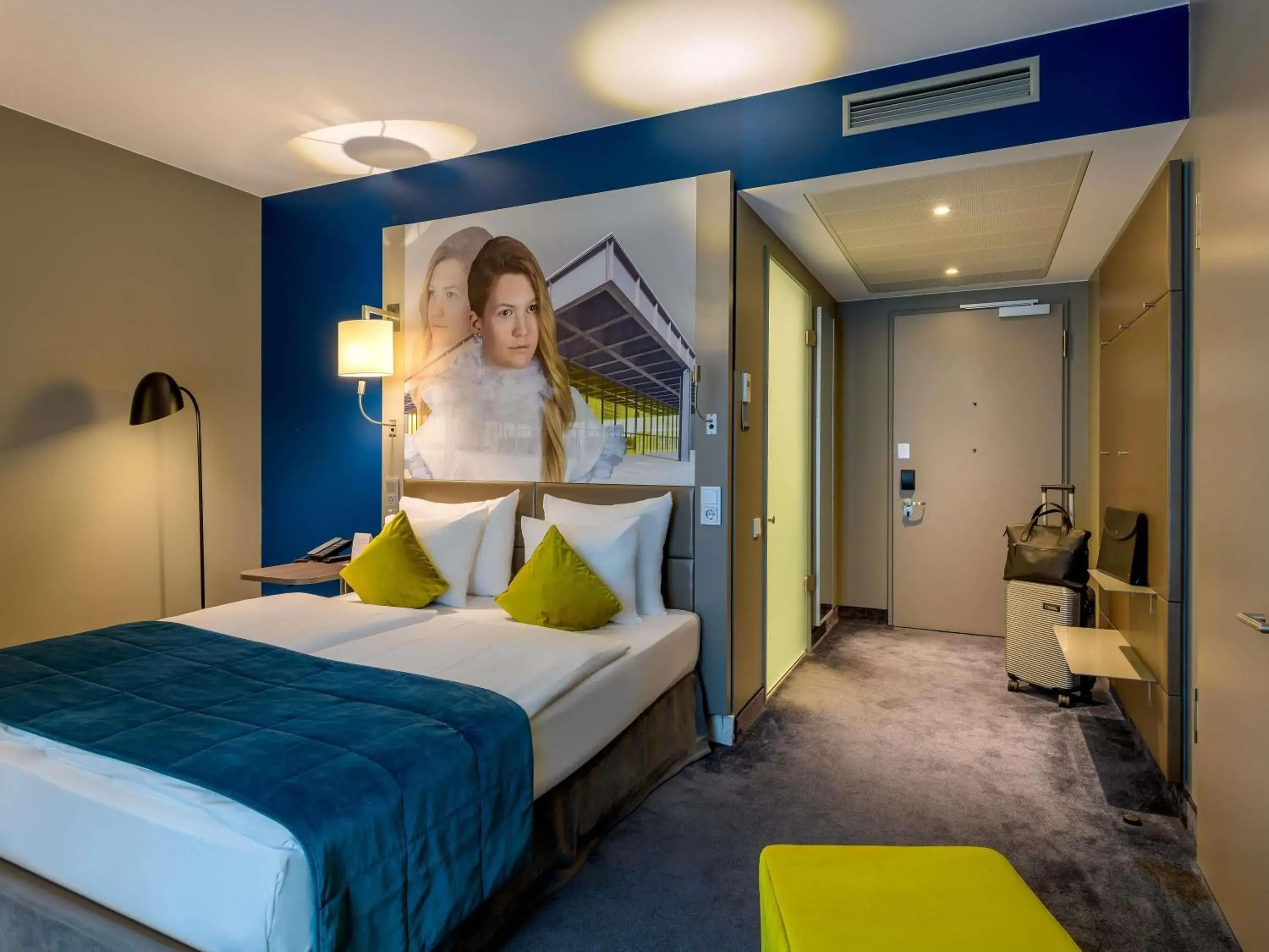 Standard Queen Room with Accessible Bathroom in MERCURE Hotel Berlin Wittenbergplatz Standard Queen Room with Accessible Bathroom in MERCURE Hotel Berlin Wittenbergplatz