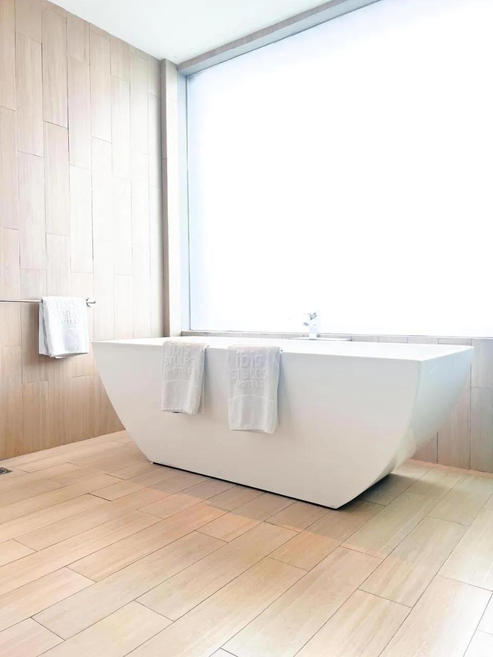 Bath in ibis Styles Batam Nagoya