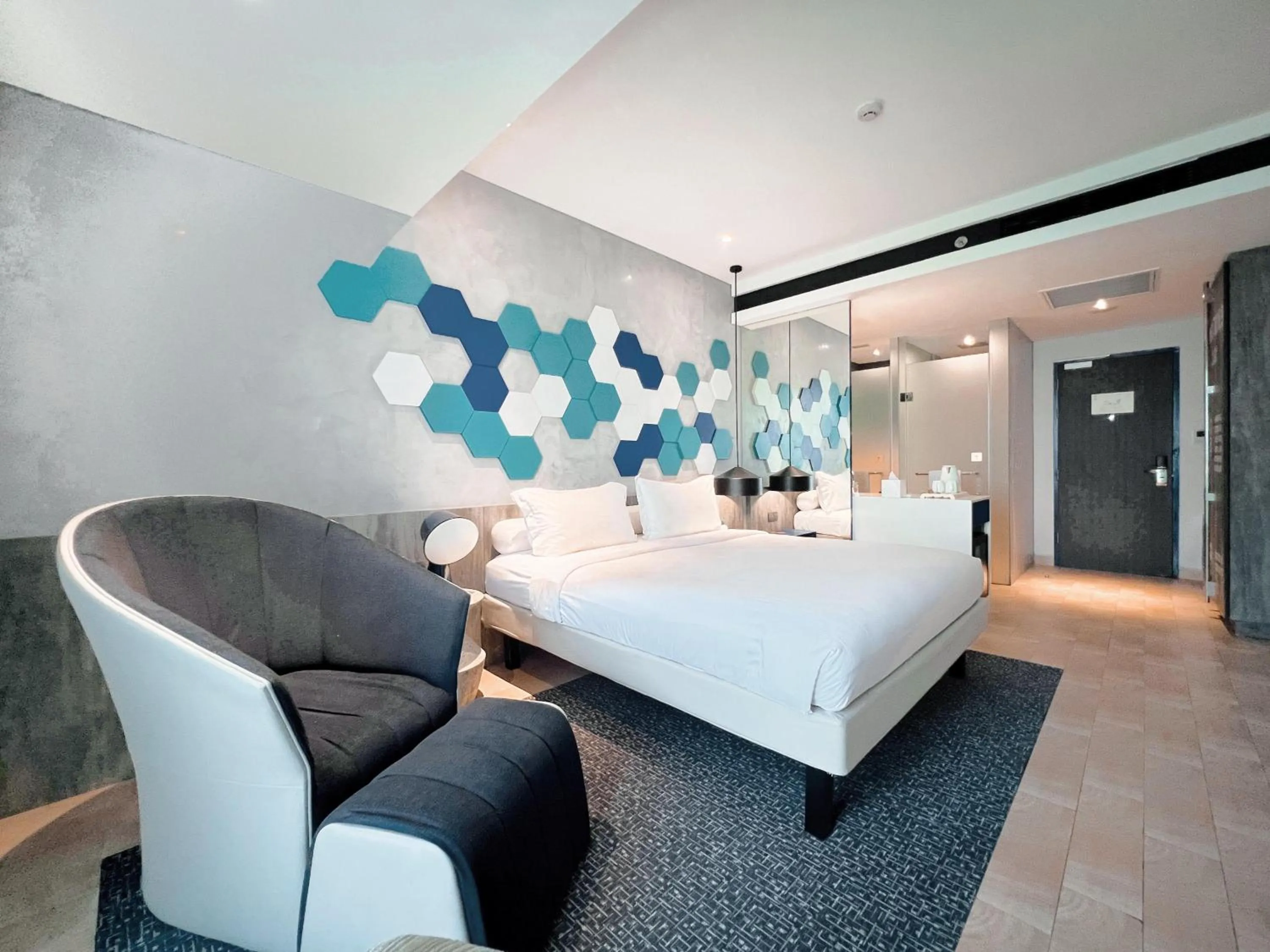 Seating area, Bed in ibis Styles Batam Nagoya