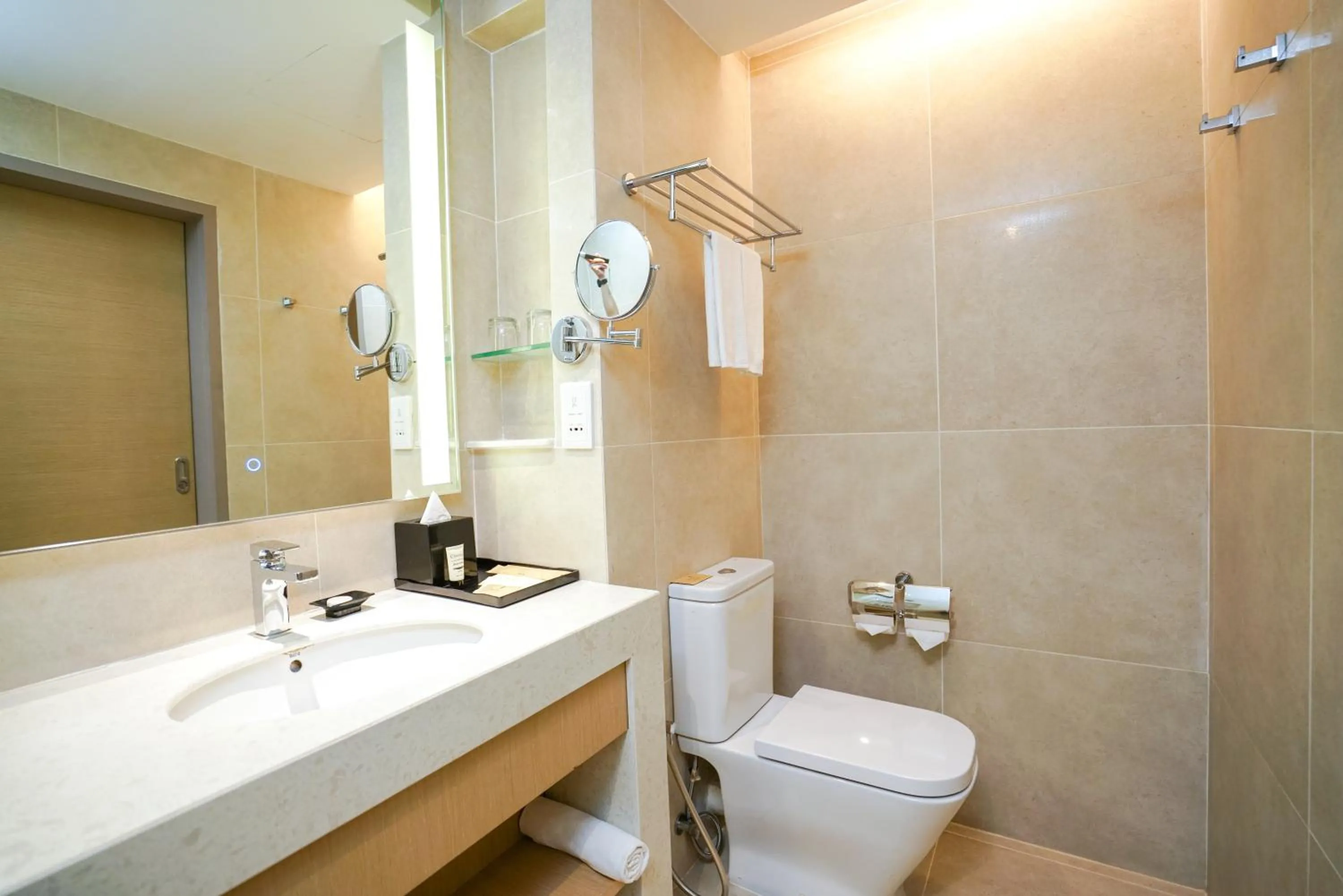 Toilet in Mercure Kuala Lumpur Shaw Parade