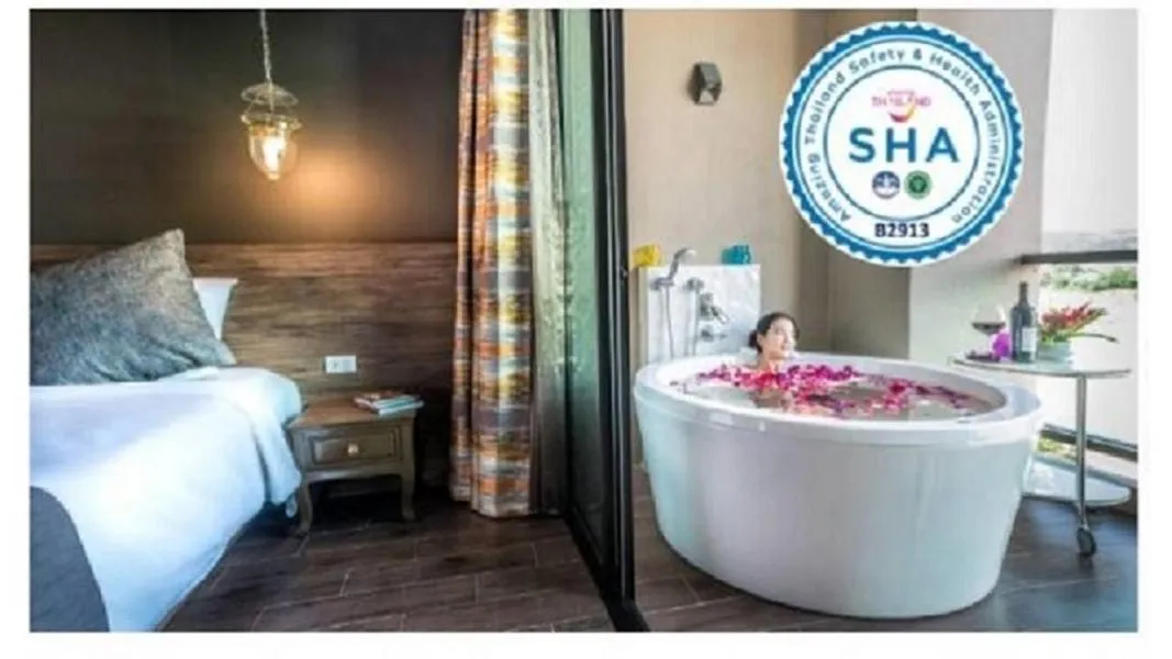 Bath, Bed in Chiangkhong Teak Garden Riverfront Onsen Hotel- SHA Extra Plus