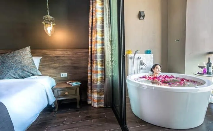 Bath, Bed in Chiangkhong Teak Garden Riverfront Onsen Hotel- SHA Extra Plus