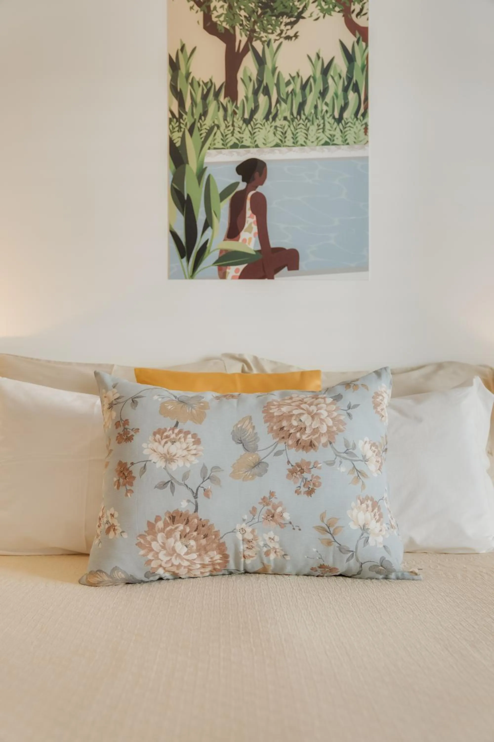 Decorative detail, Bed in Casa da Praça Apartments - by Casas na Ilha