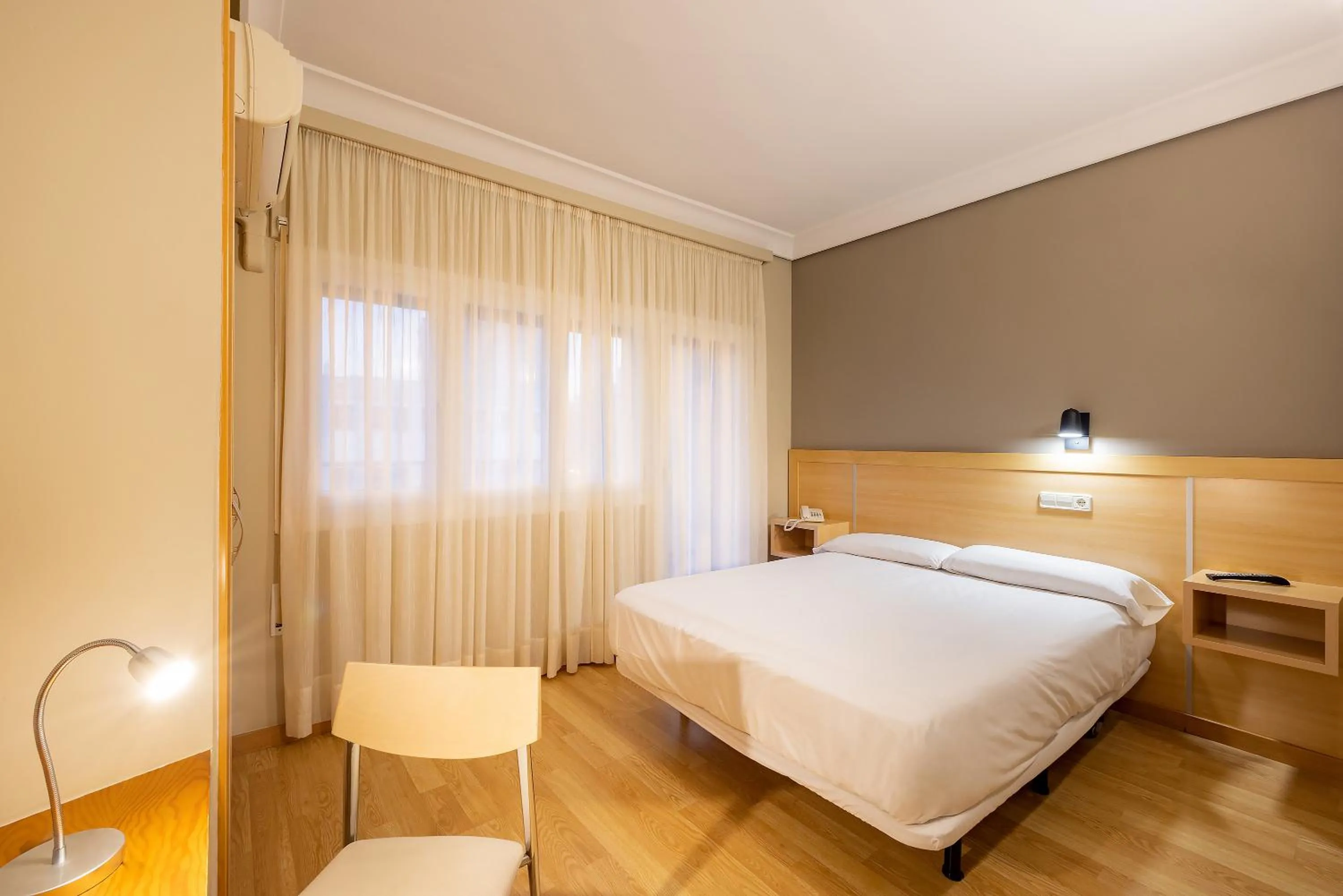 Property building, Bed in Hotel Santamaria