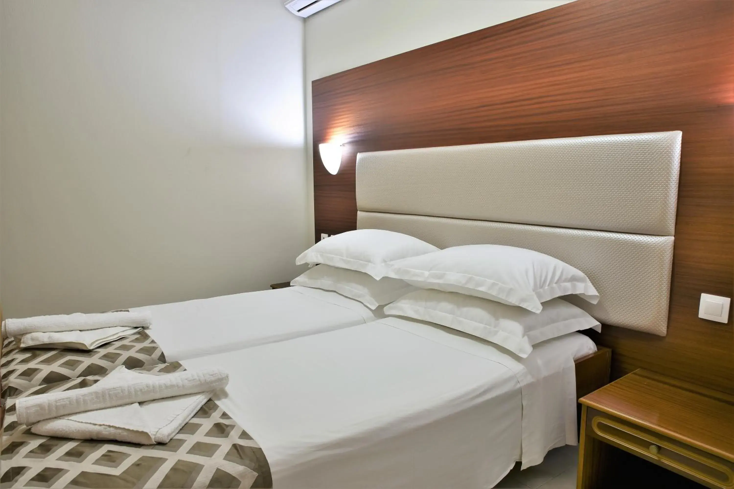 Bed in Marathon Hotel - All Inclusive Bed in Marathon Hotel - All Inclusive