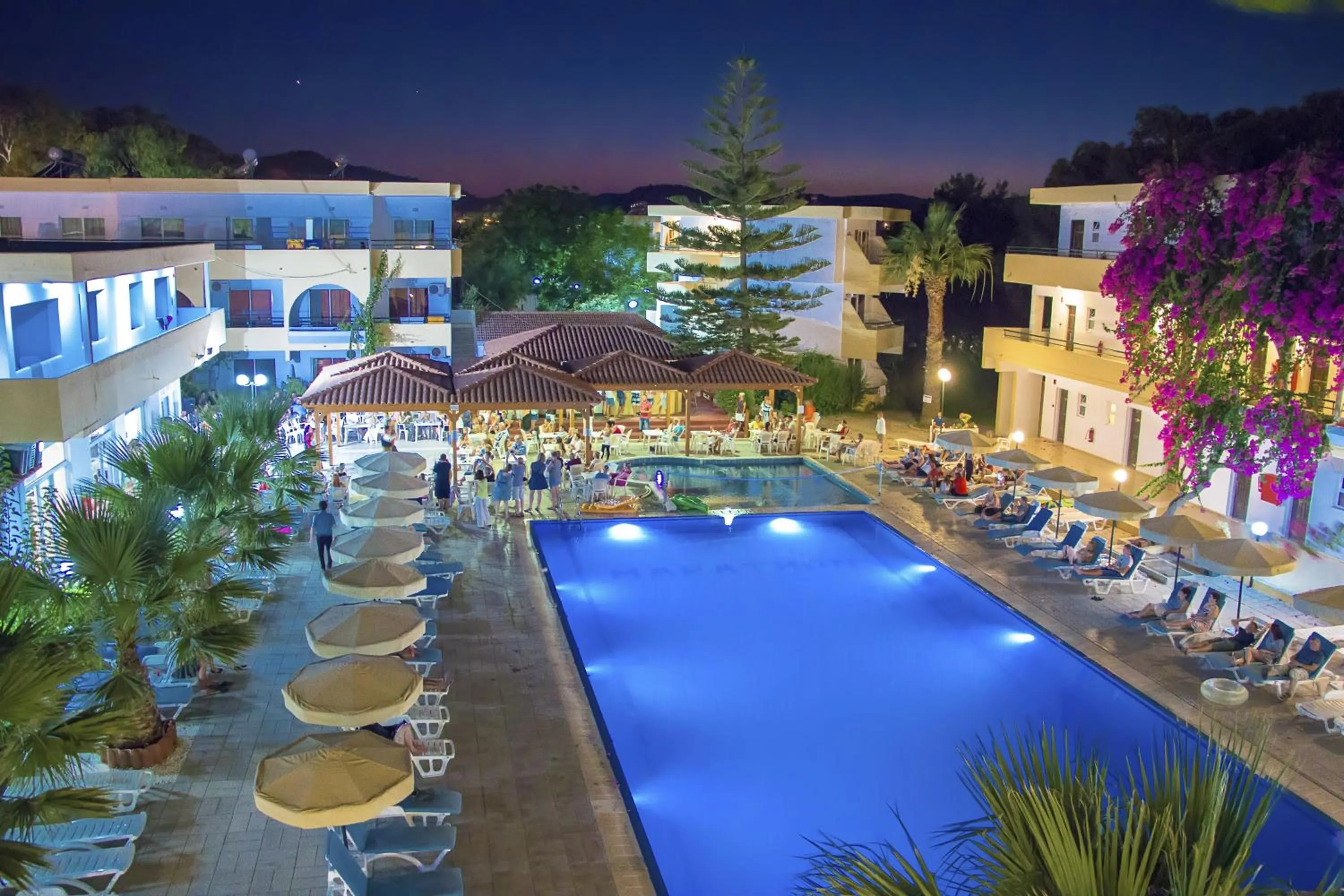 Day in Marathon Hotel - All Inclusive