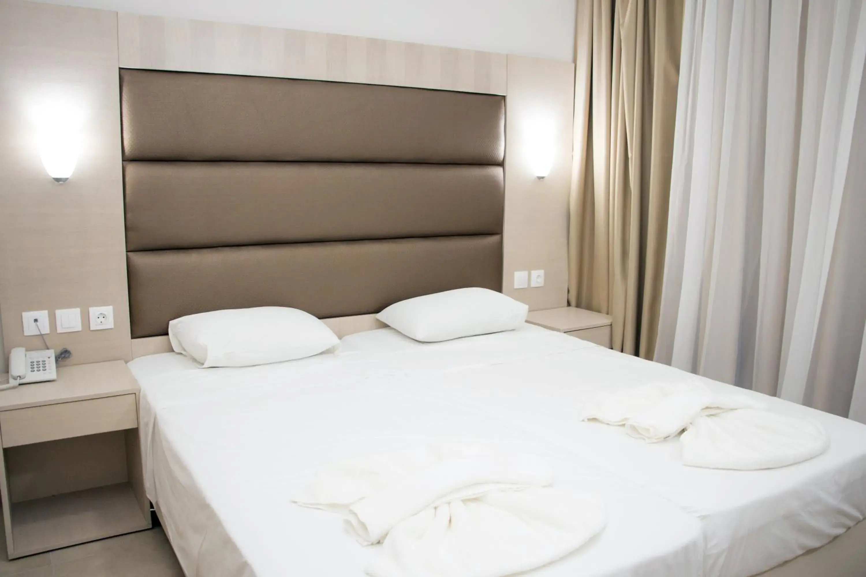 Bed in Marathon Hotel - All Inclusive Bed in Marathon Hotel - All Inclusive