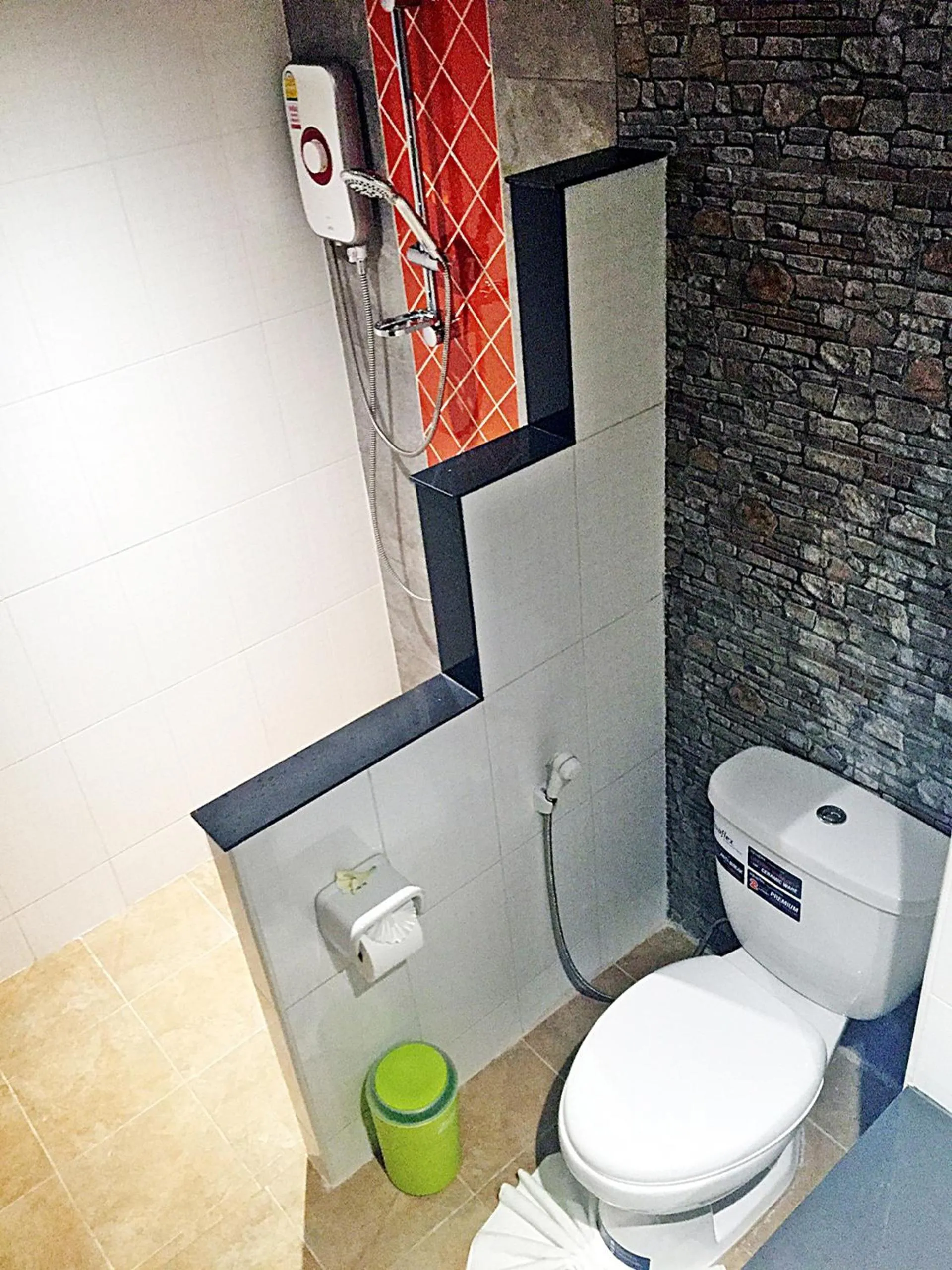 Shower in Baan Sang Singh