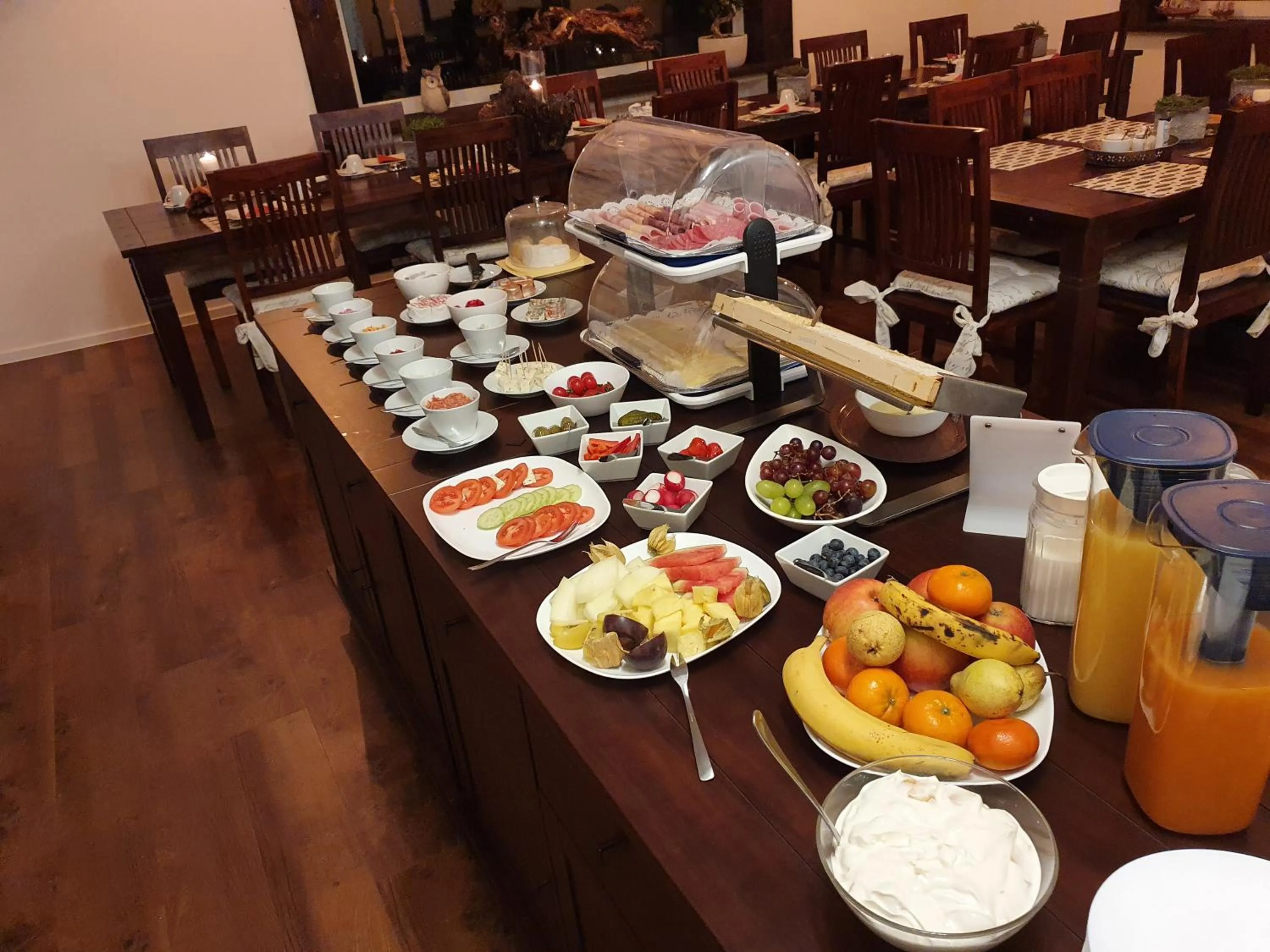 Buffet breakfast in Hotel Garni Kröger