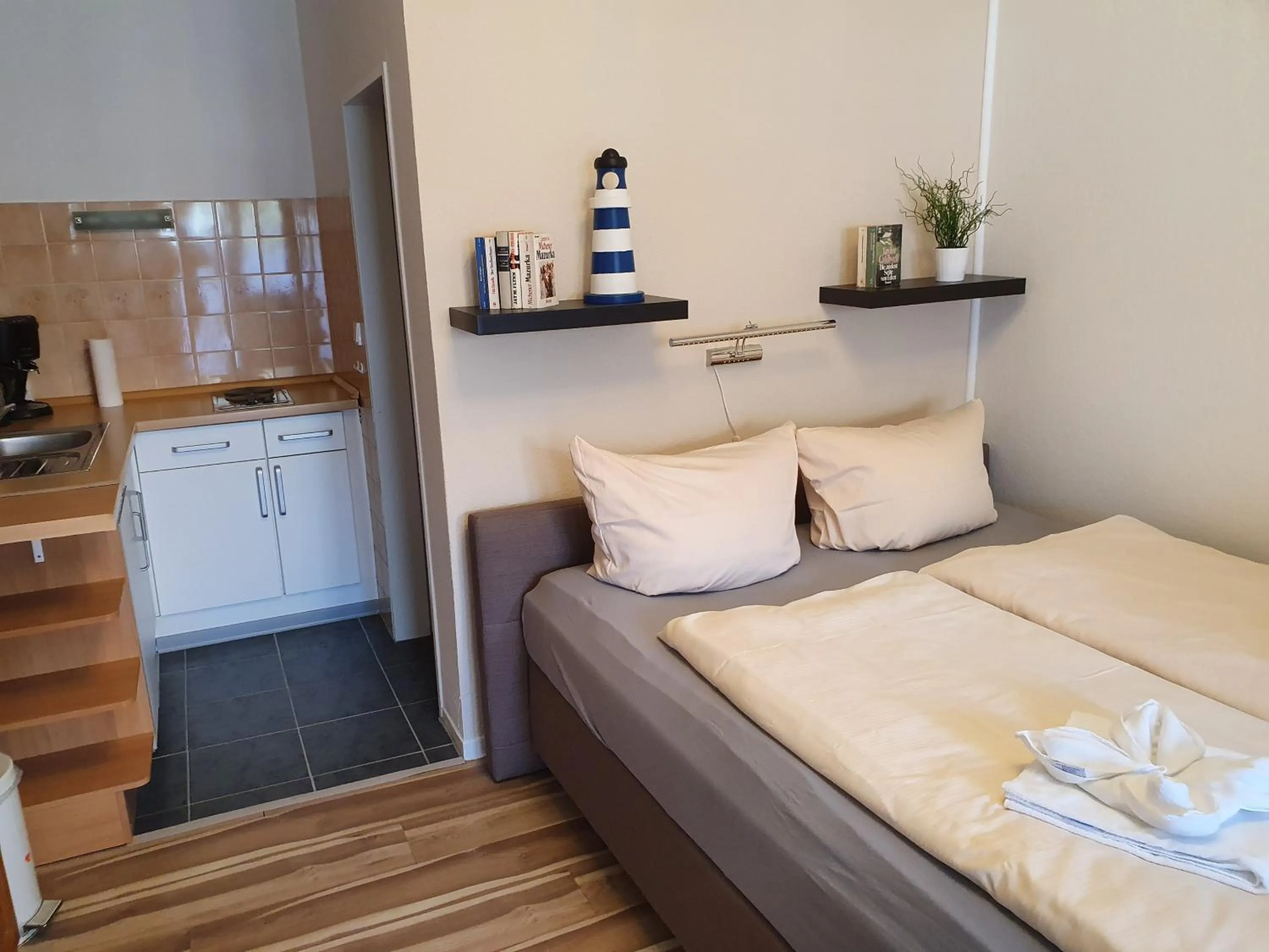 Photo of the whole room, Bed in Hotel Garni Kröger