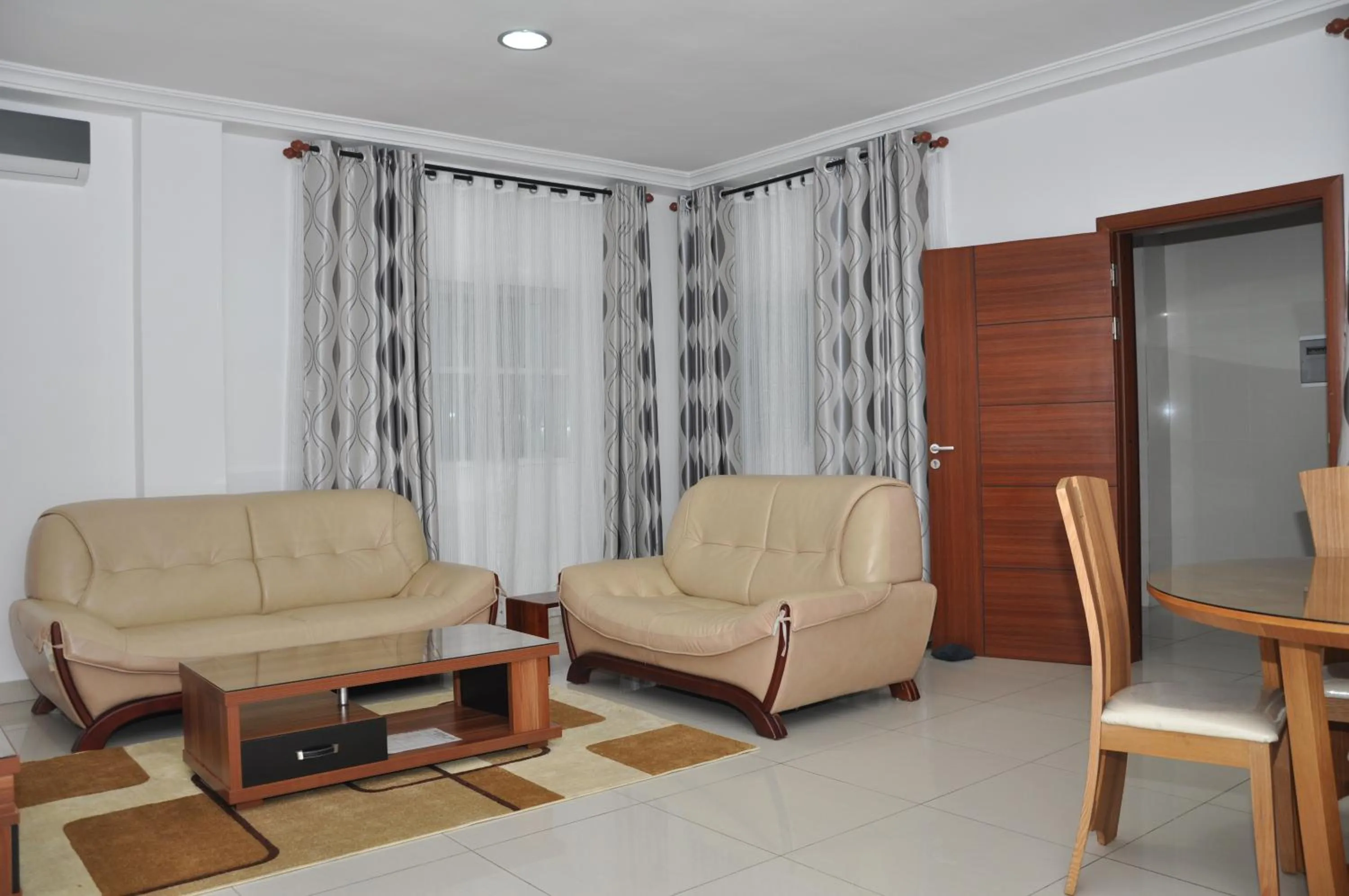 Living room in Rosalie's Suites