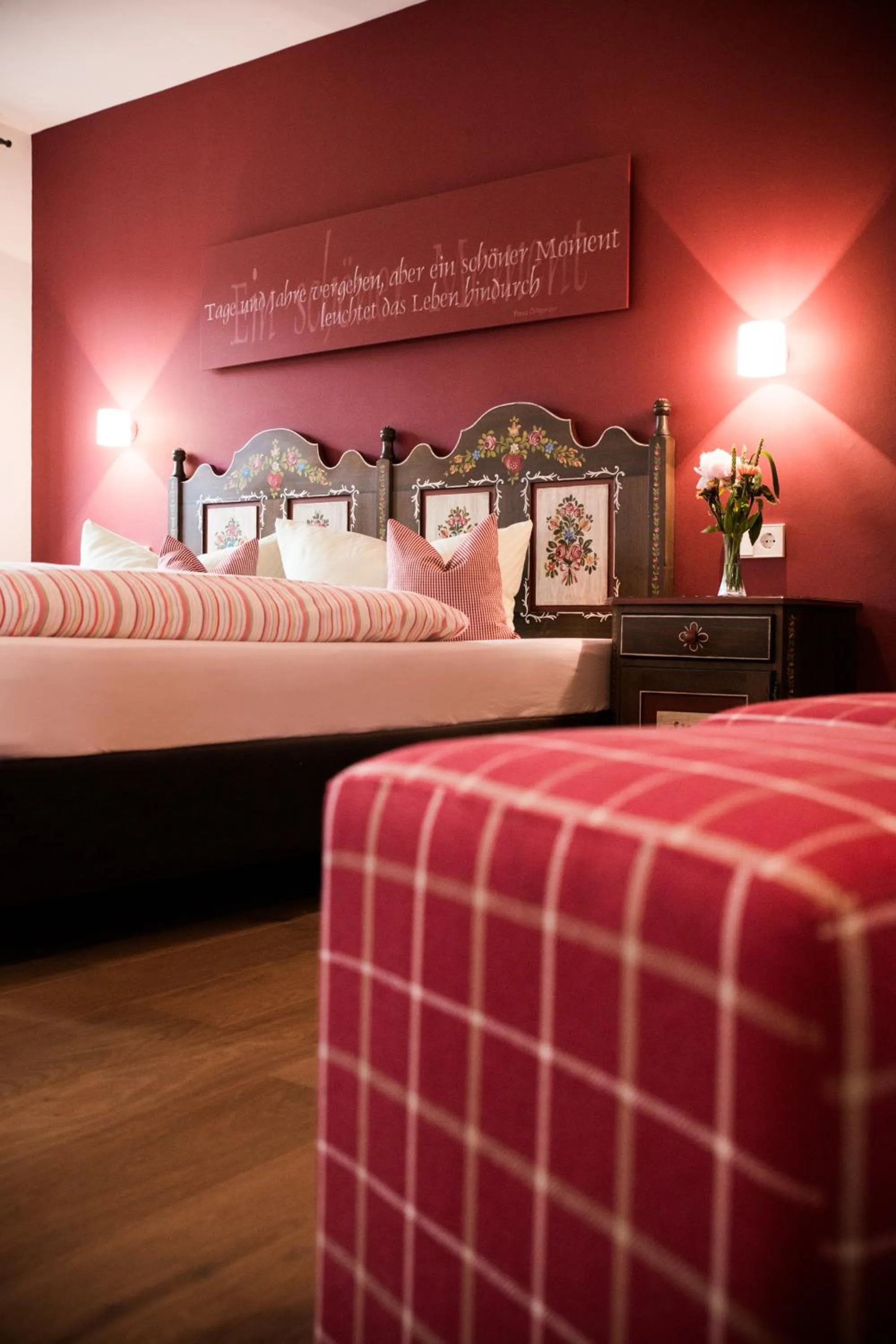 Photo of the whole room, Bed in Gasthaus-Pension Zum Kreuz