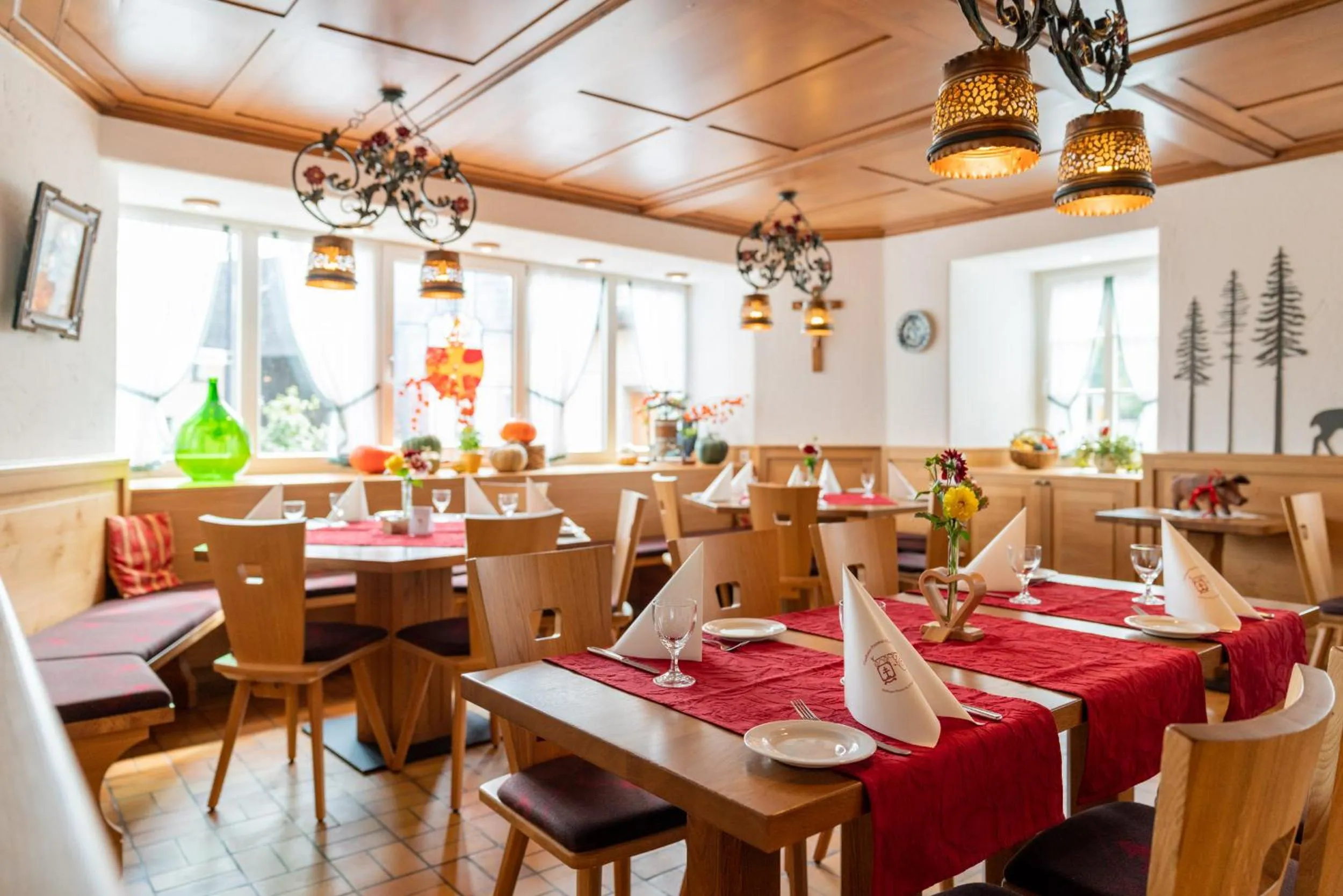 Restaurant/places to eat in Gasthaus-Pension Zum Kreuz