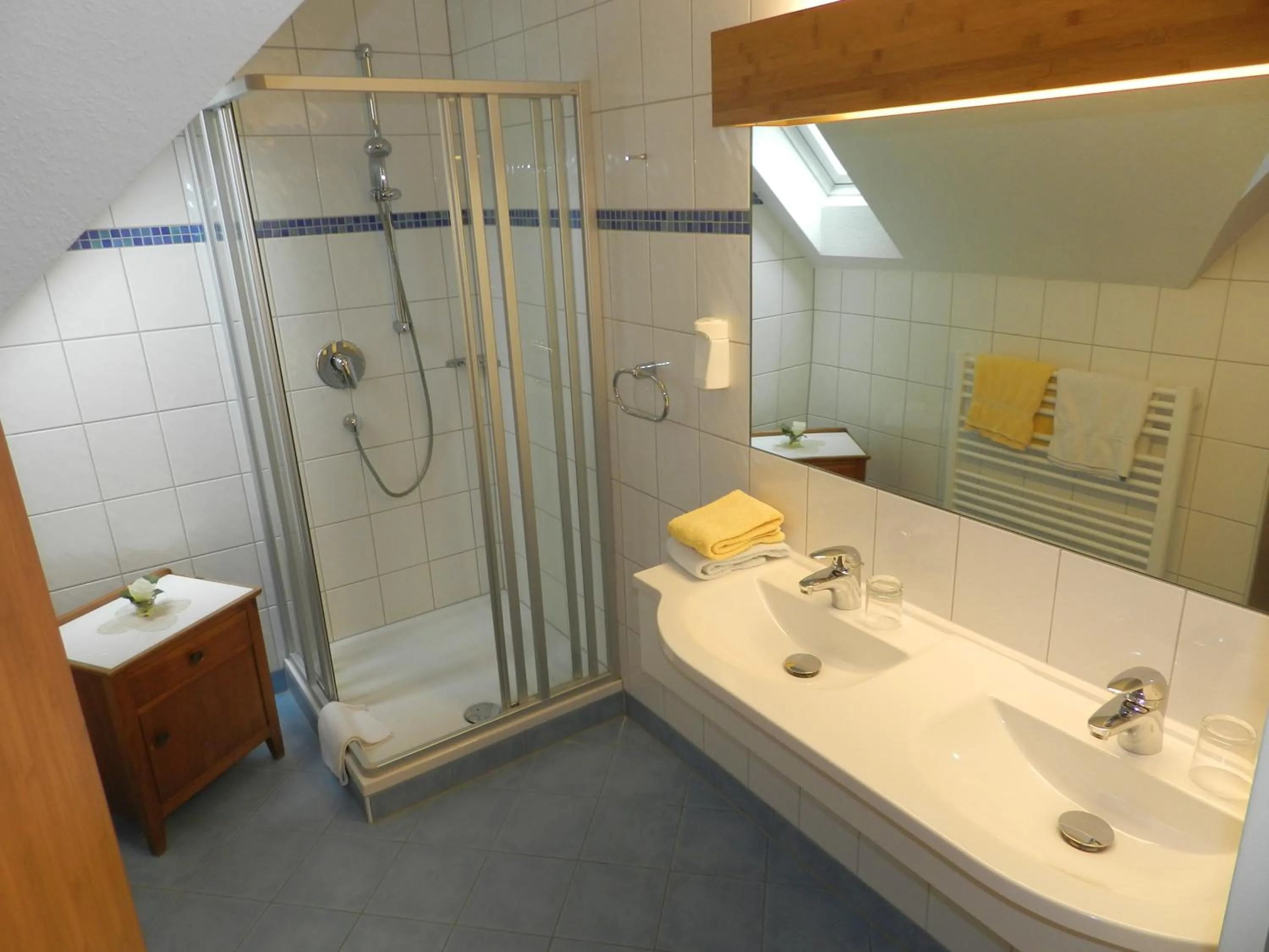 Bathroom in Gasthaus-Pension Zum Kreuz