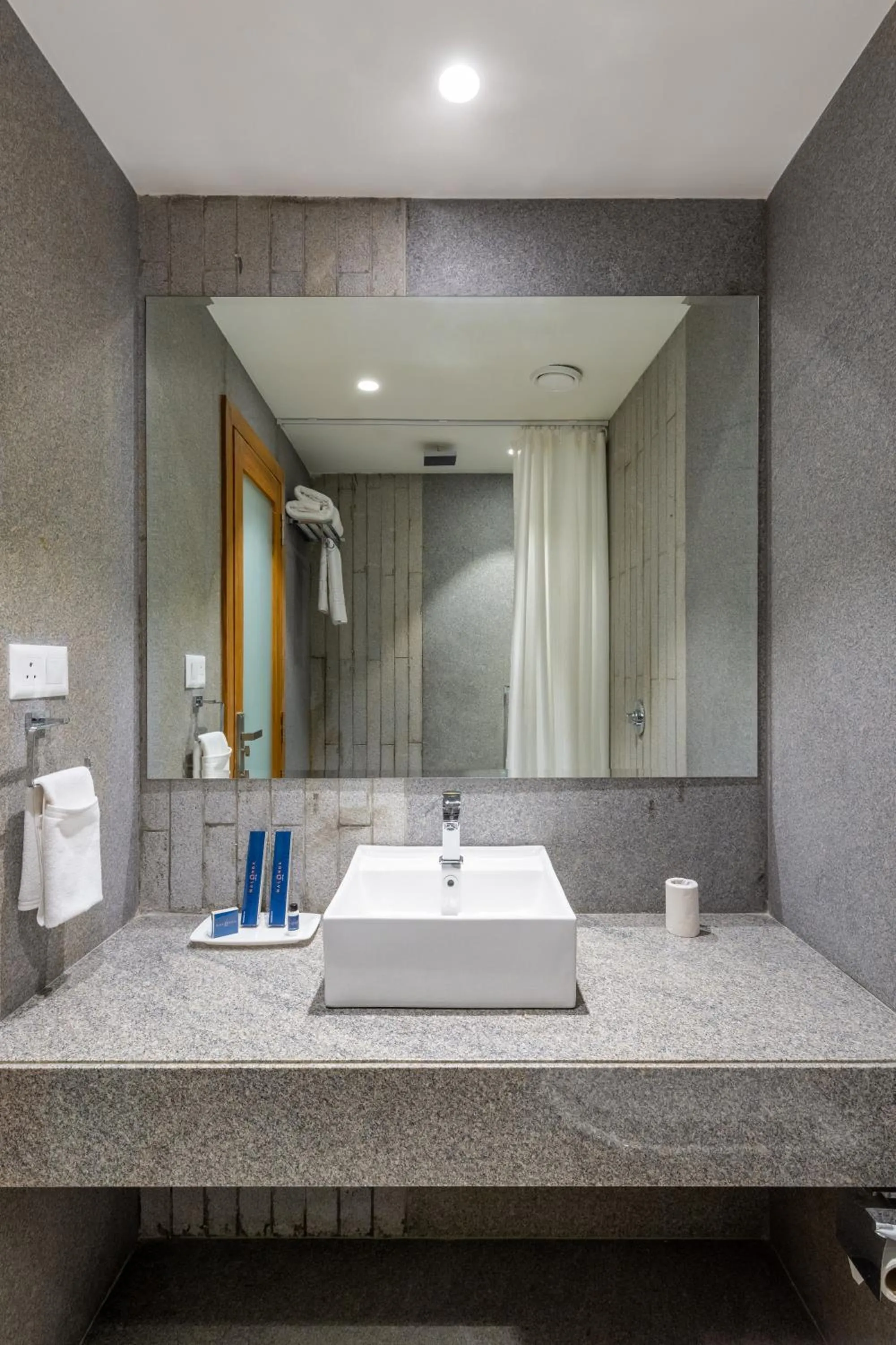 Bathroom in Hotel Nalanda