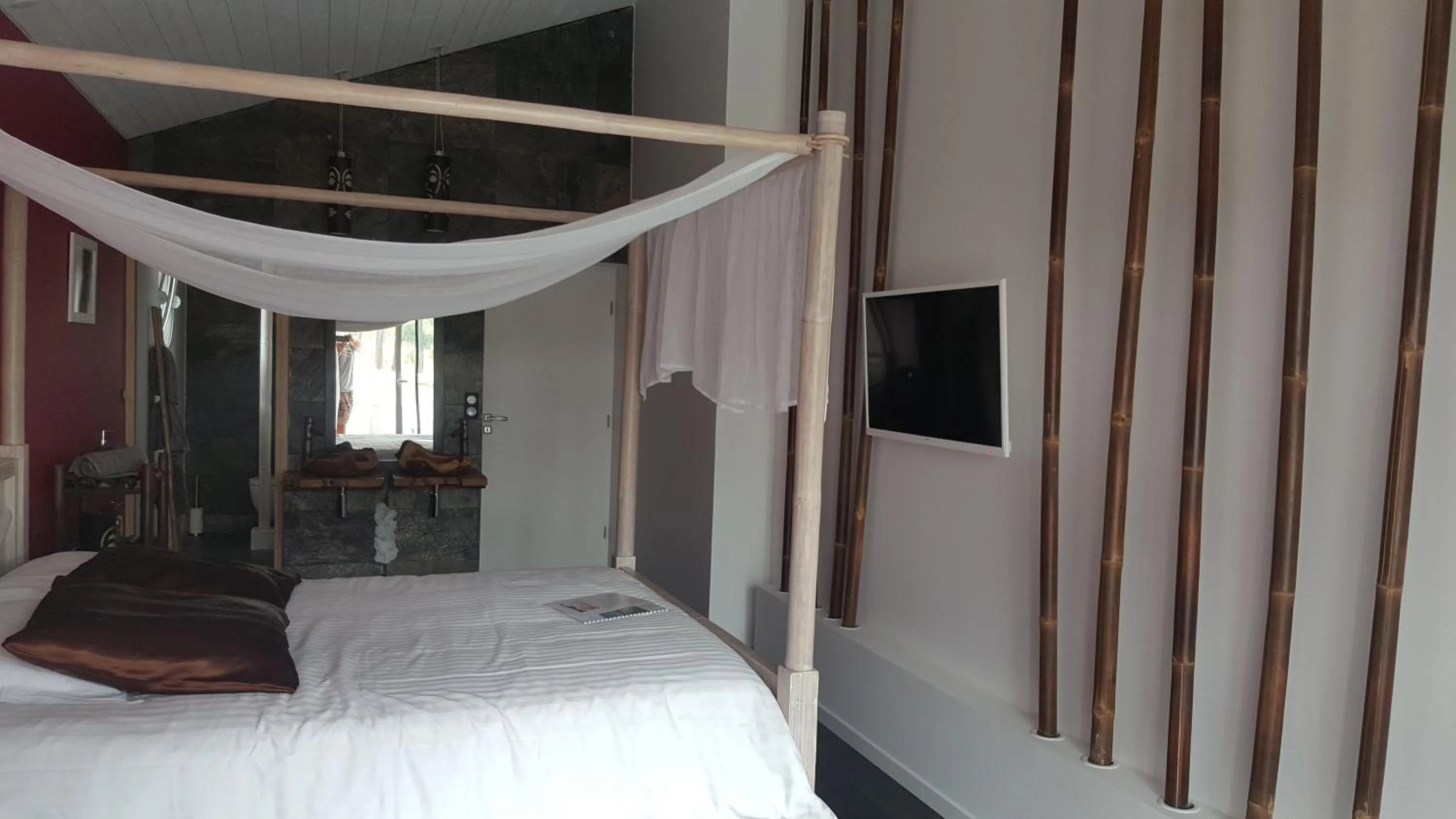 Photo of the whole room, Bed in Villa BORA BORA