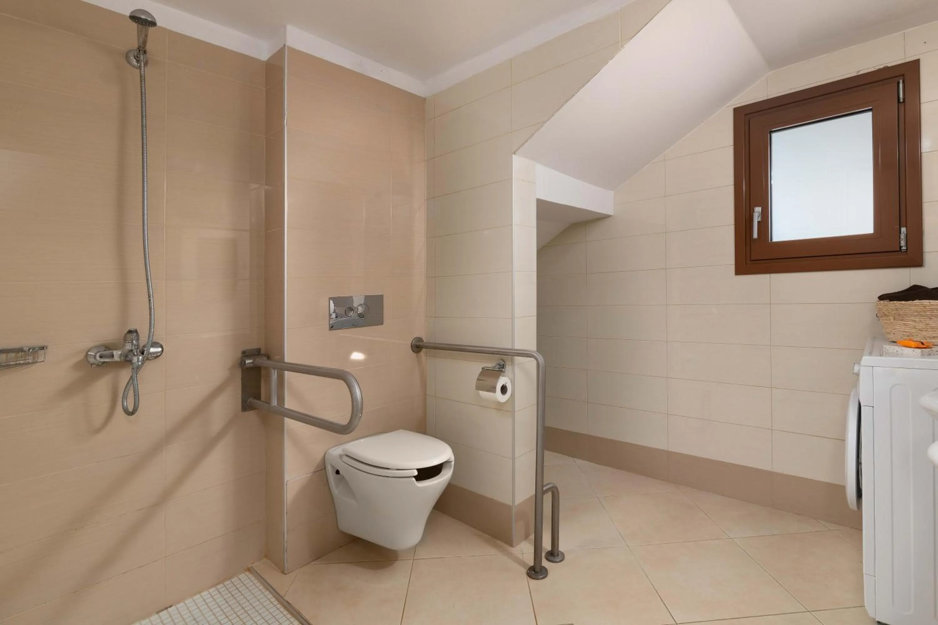 Toilet in Sperveri Enalio Villas