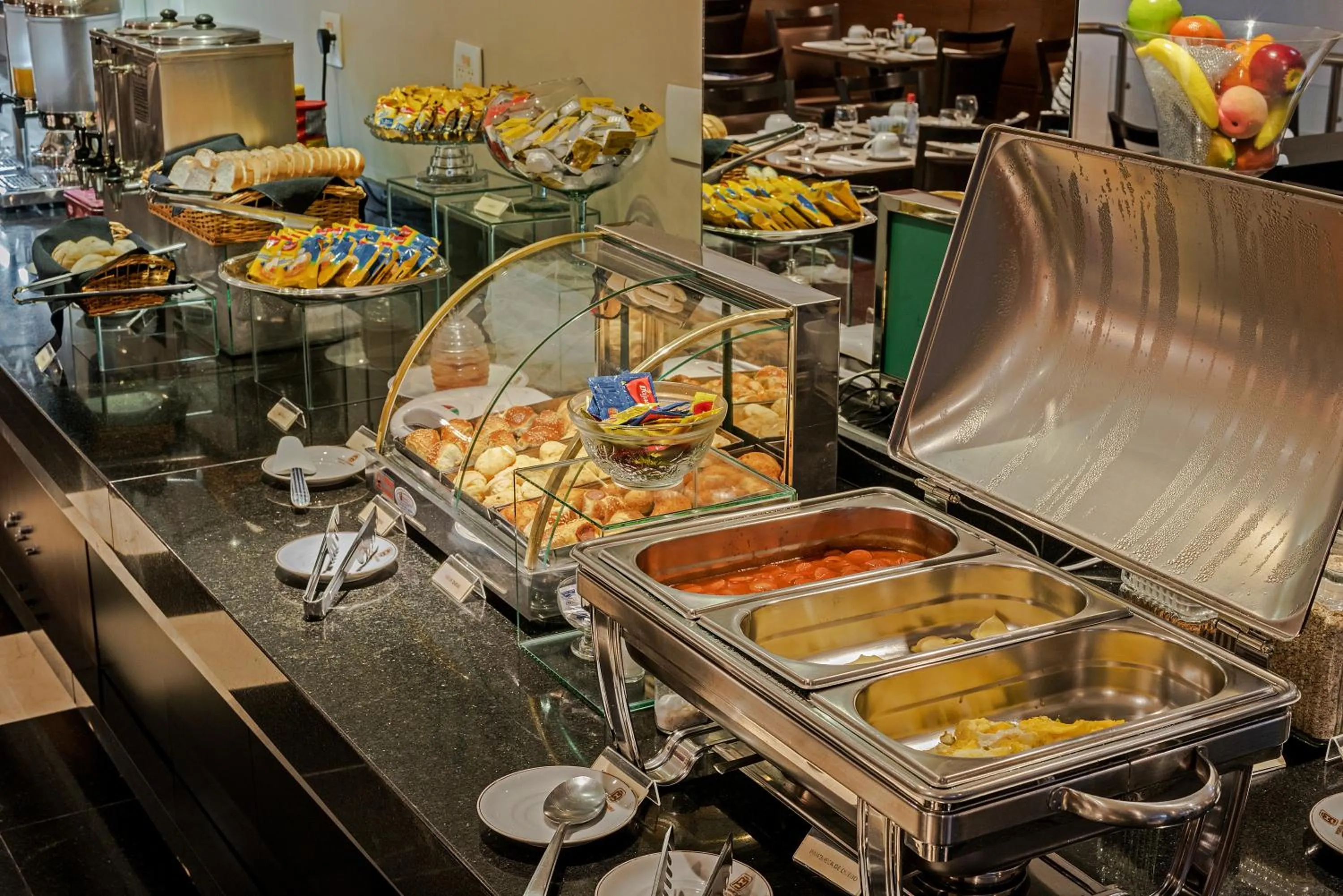 Buffet breakfast in Astron Ponta Grossa Plaza by Nobile