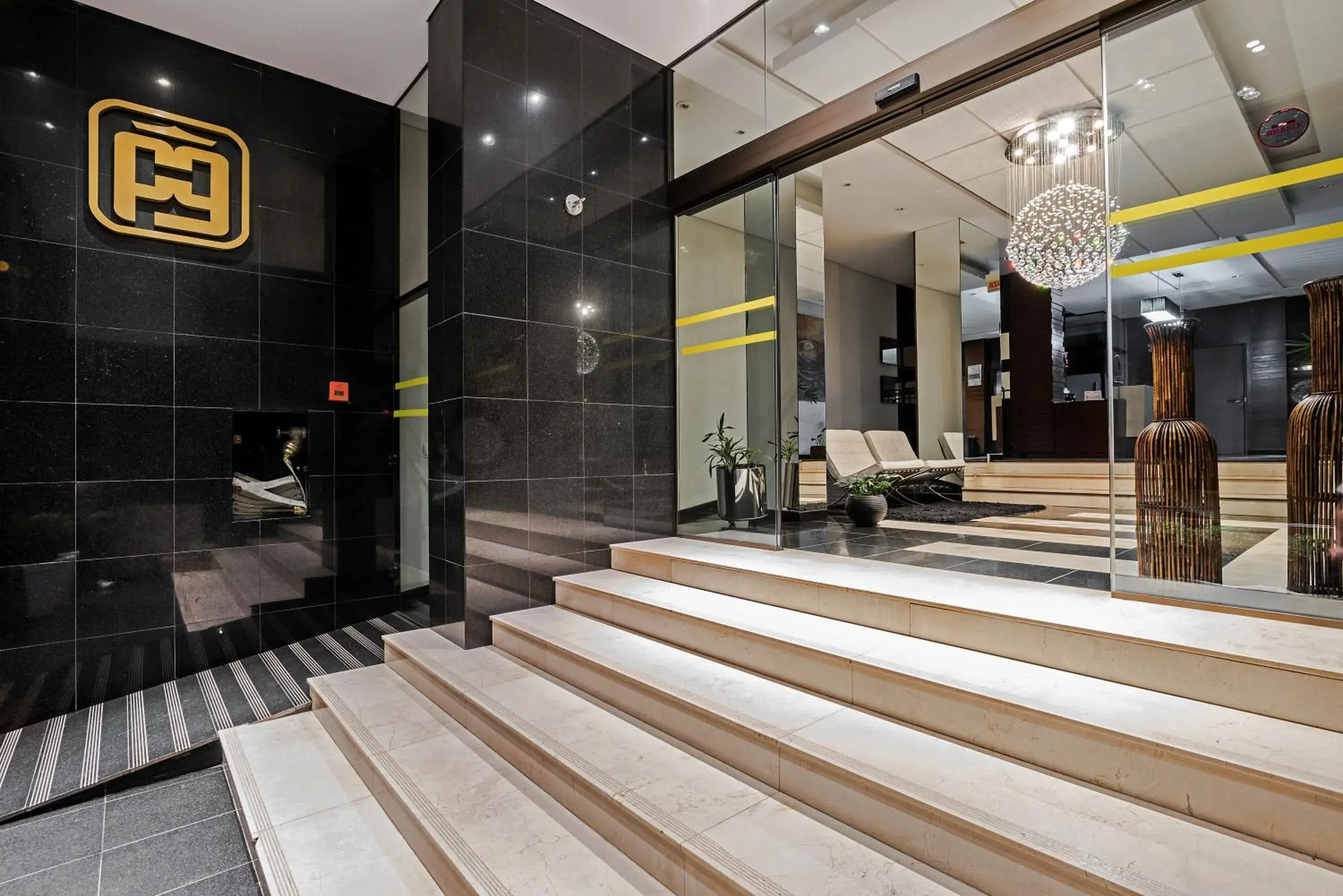 Facade/entrance in Astron Ponta Grossa Plaza by Nobile Facade/entrance in Astron Ponta Grossa Plaza by Nobile