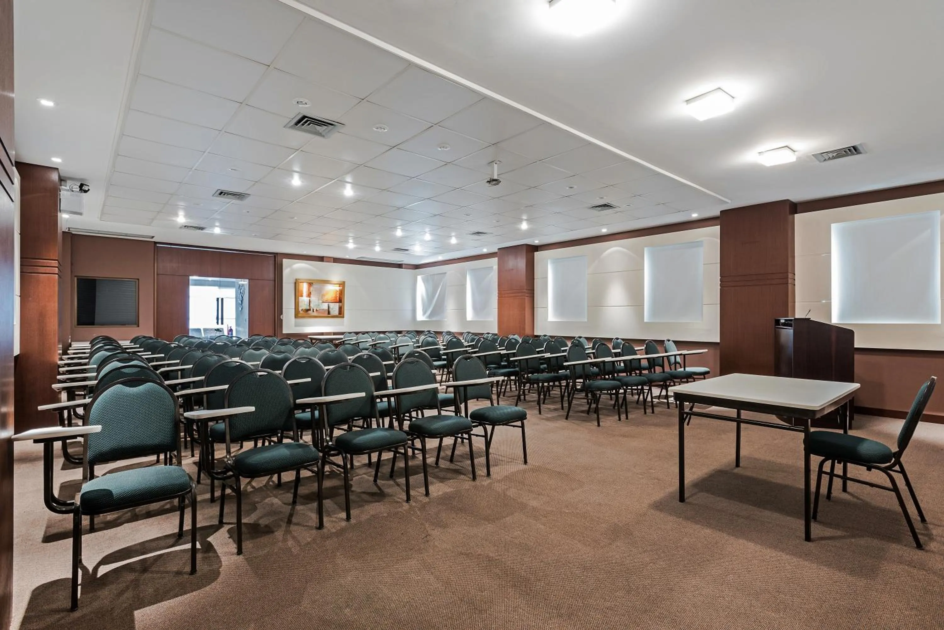 Meeting/conference room in Astron Ponta Grossa Plaza by Nobile