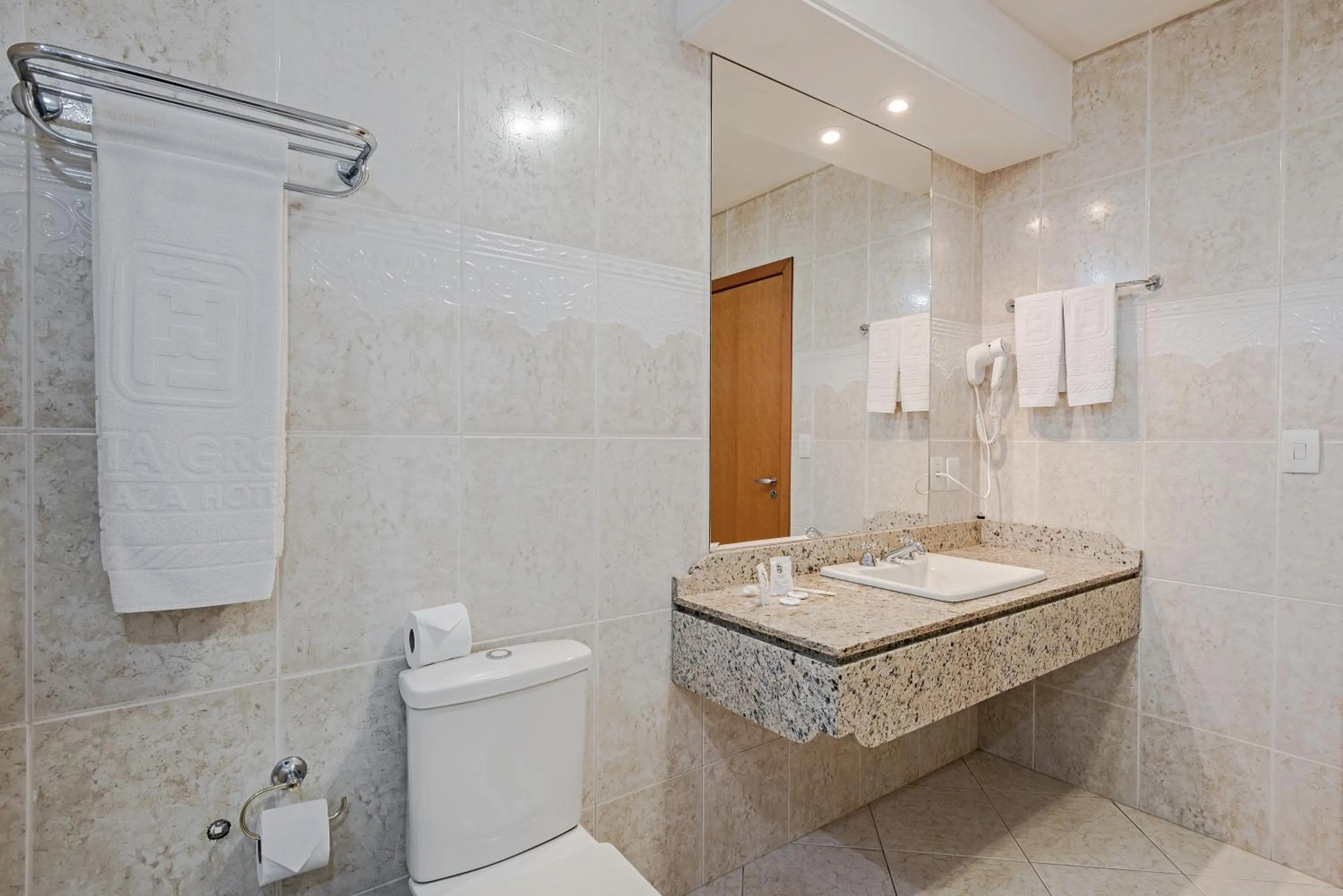 Bathroom in Astron Ponta Grossa Plaza by Nobile