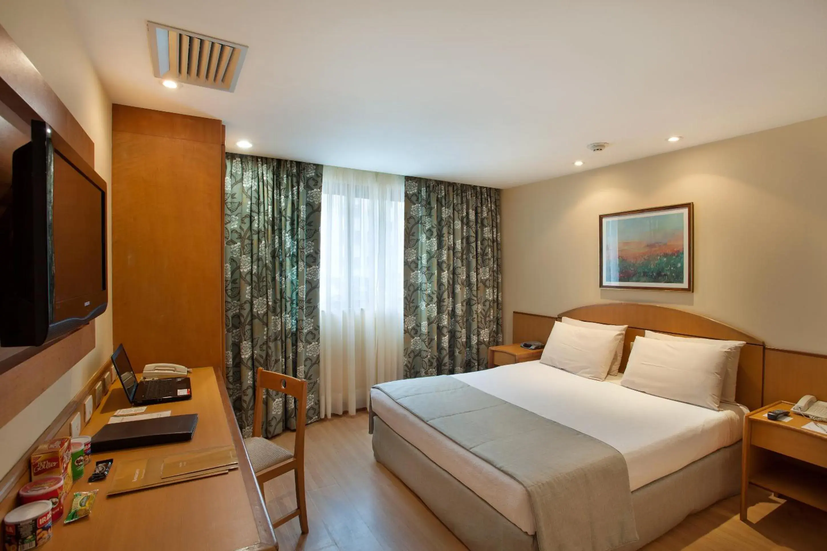 Photo of the whole room, Bed in Windsor Martinique Copacabana Photo of the whole room, Bed in Windsor Martinique Copacabana