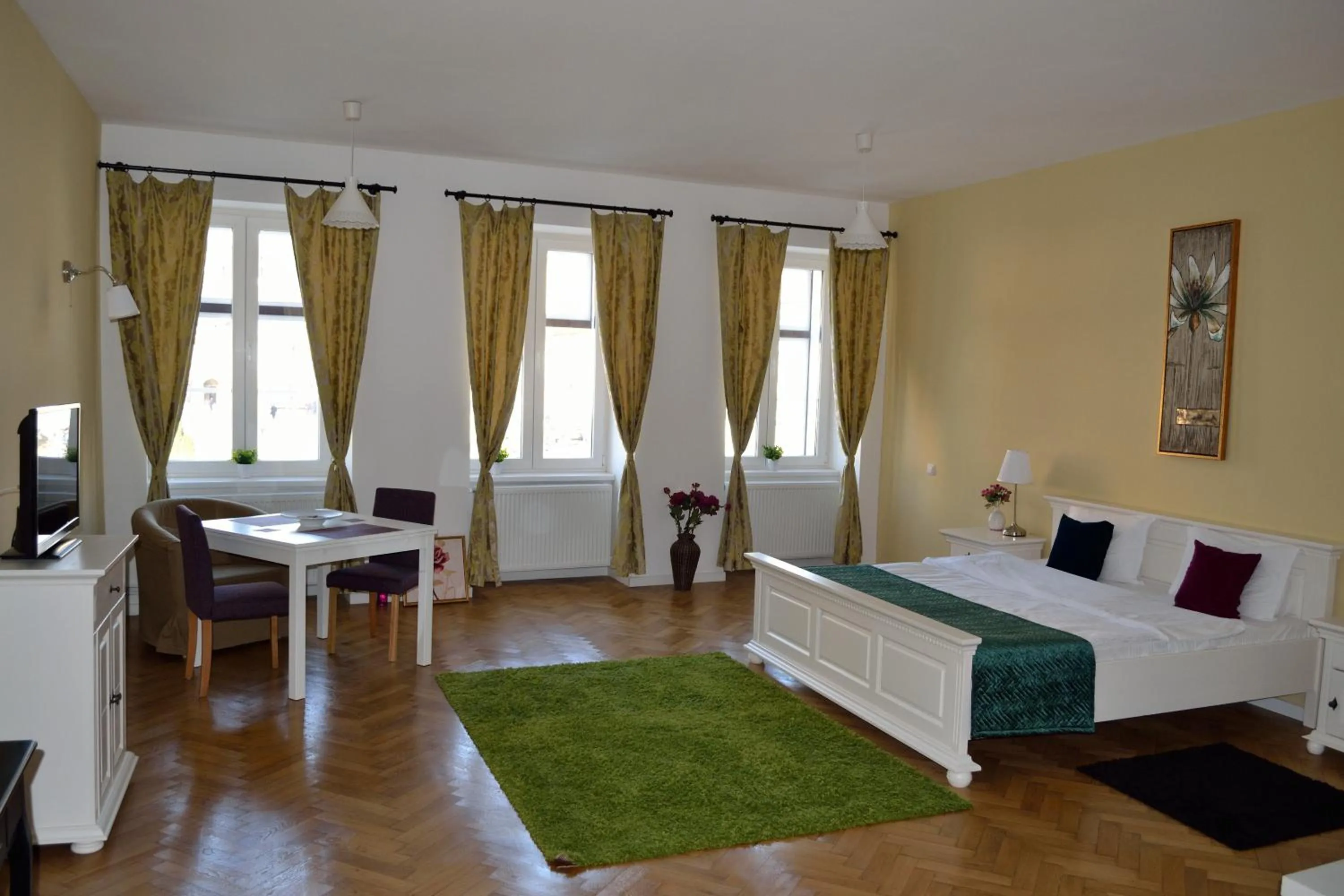 Photo of the whole room, Bed in Casa Krone - Piața Sfatului