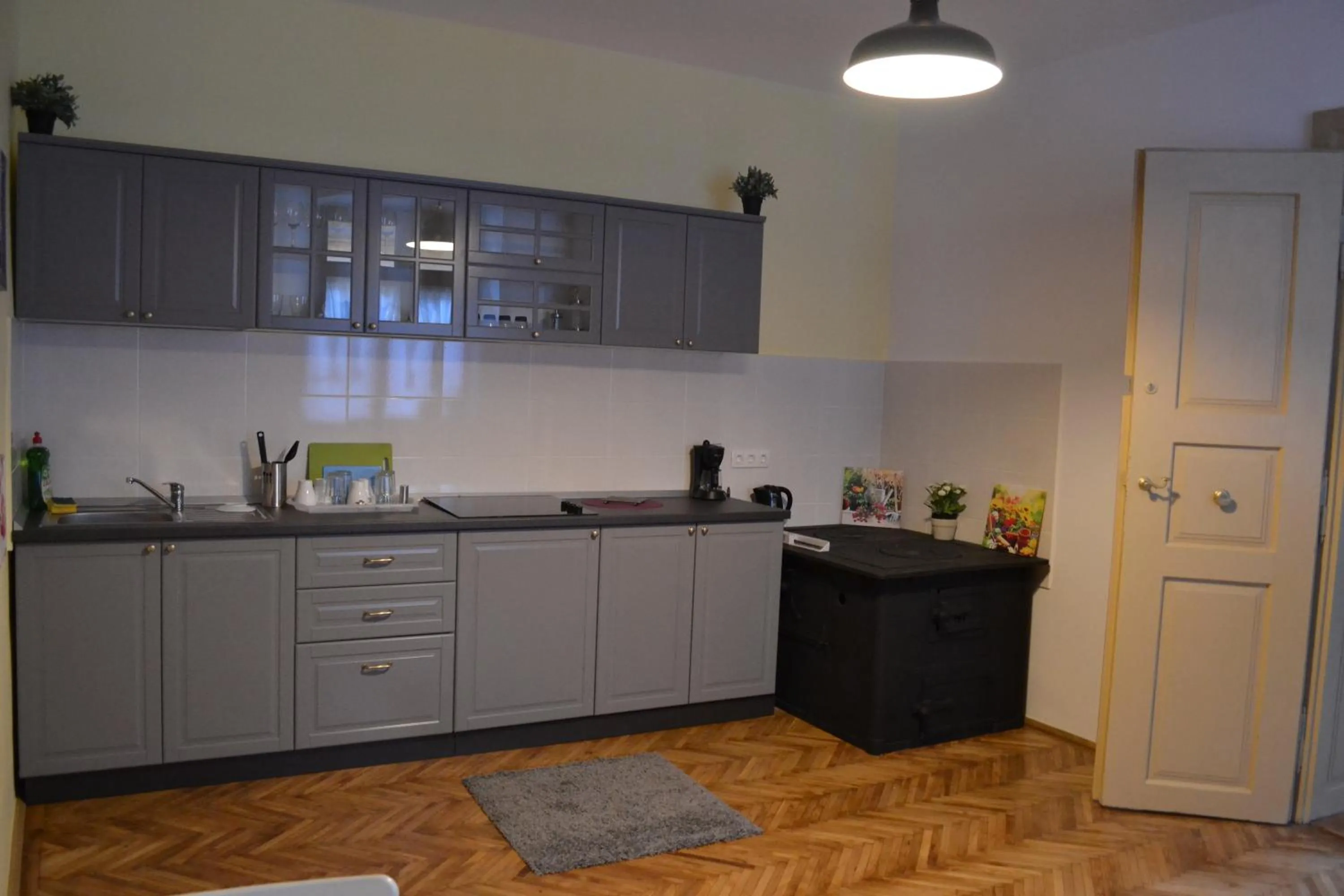 Communal kitchen in Casa Krone - Piața Sfatului