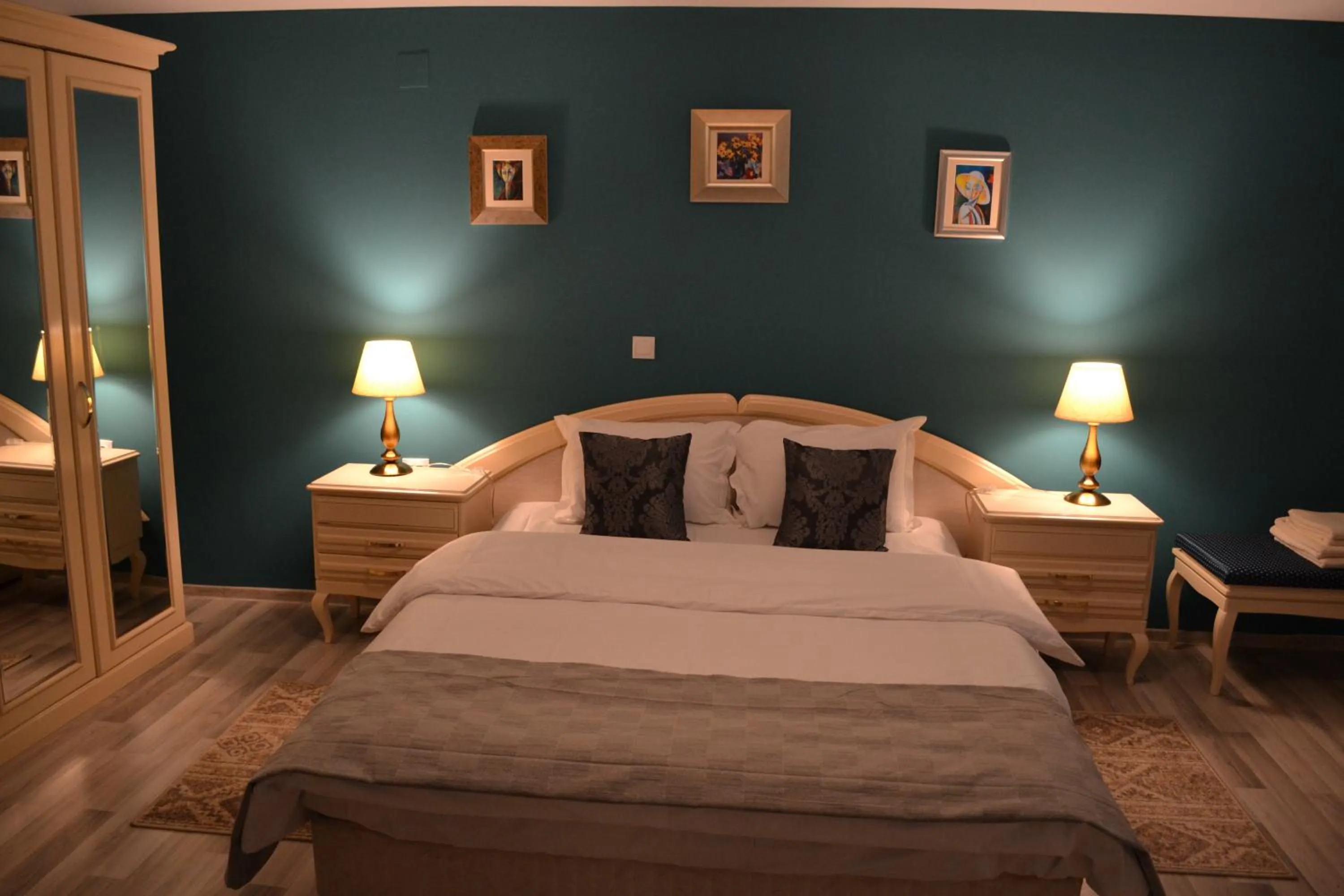 Photo of the whole room, Bed in Casa Krone - Piața Sfatului