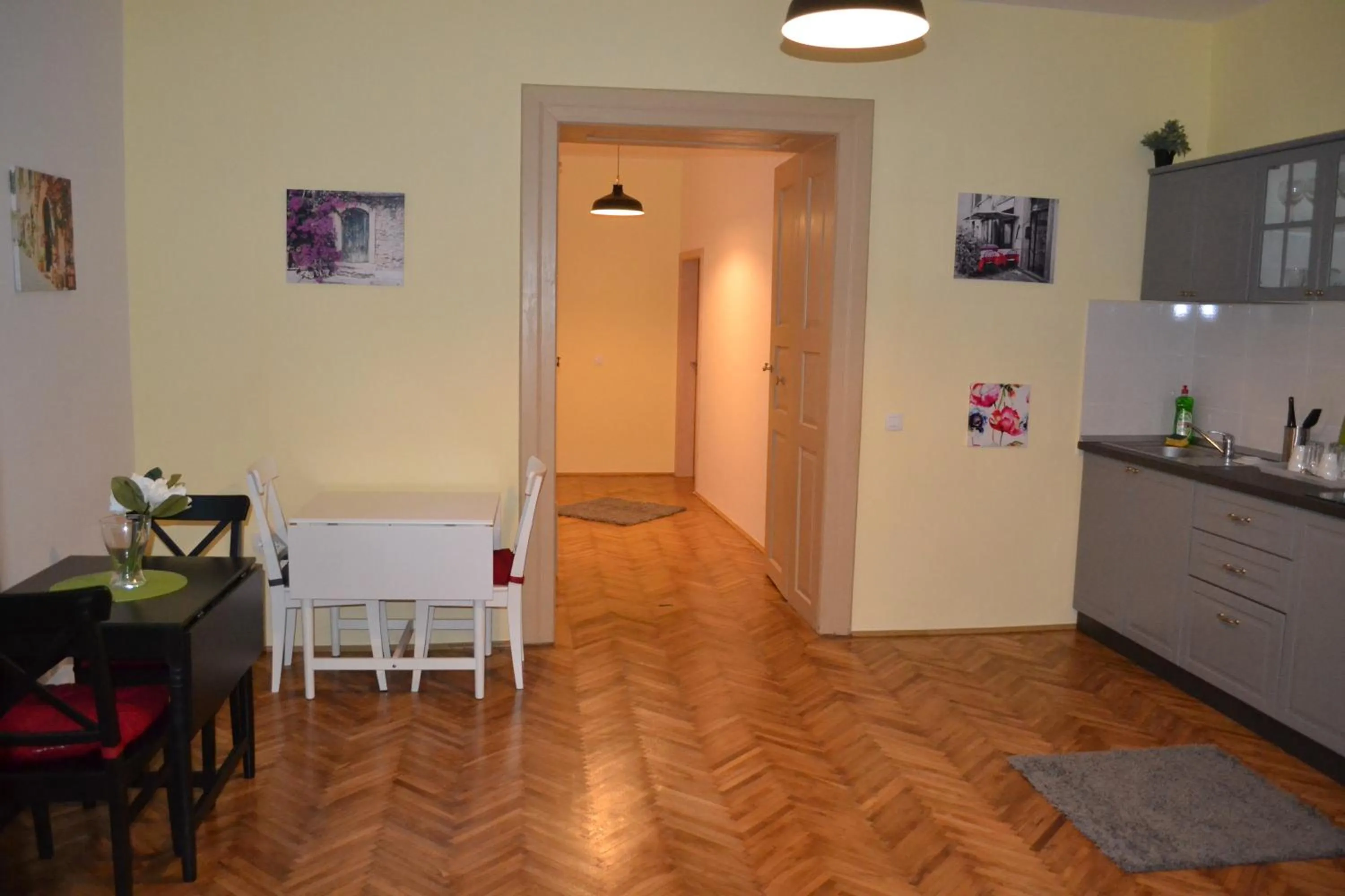 Communal kitchen in Casa Krone - Piața Sfatului
