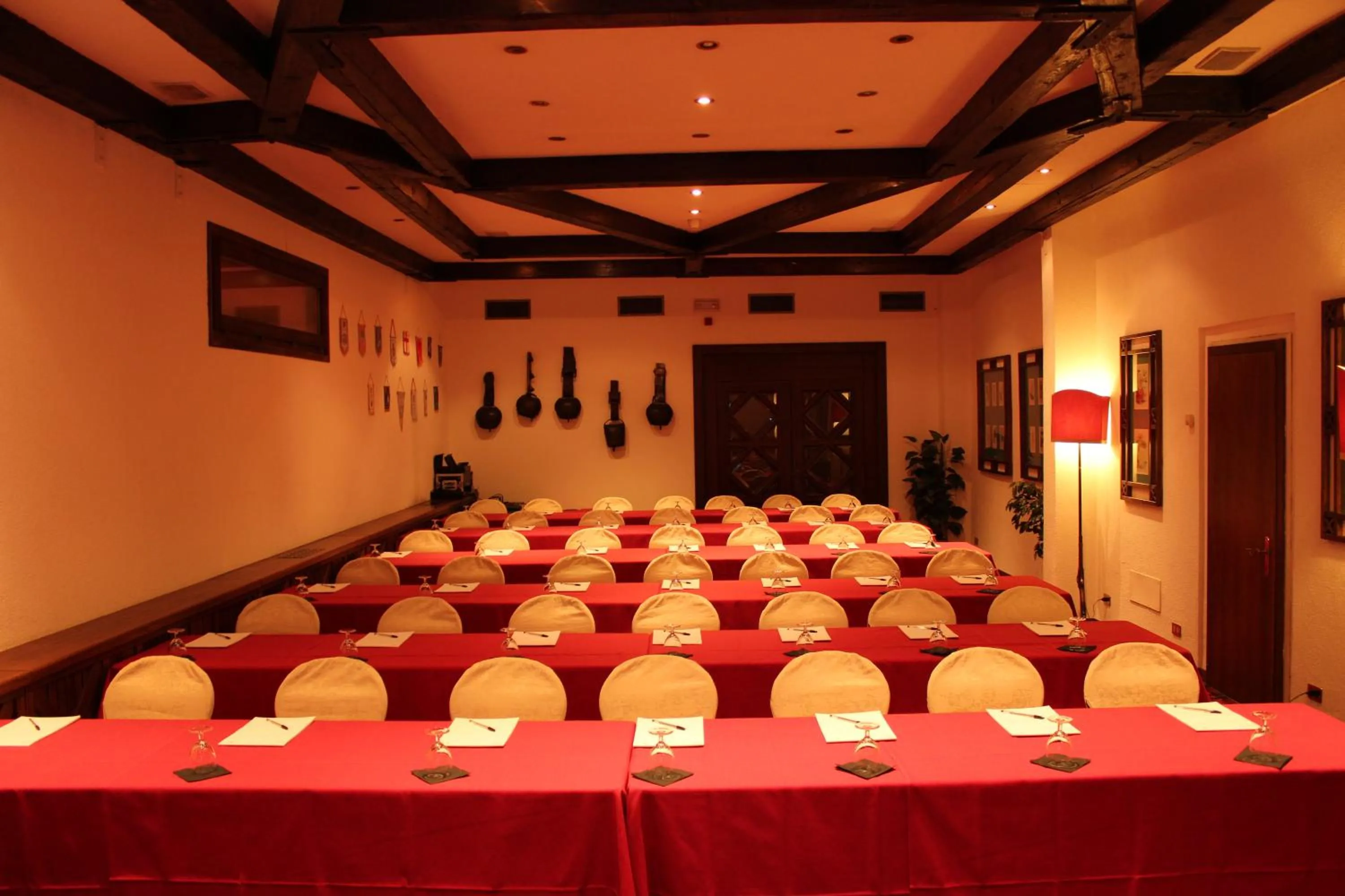 Communal lounge/ TV room in Savoia Palace Hotel