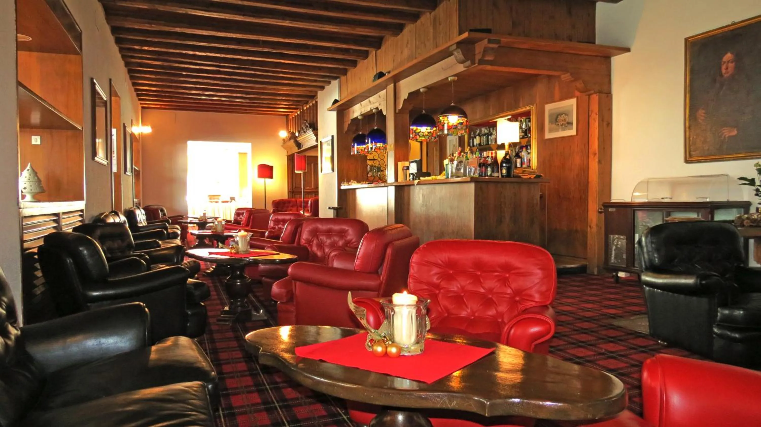 Communal lounge/ TV room in Savoia Palace Hotel